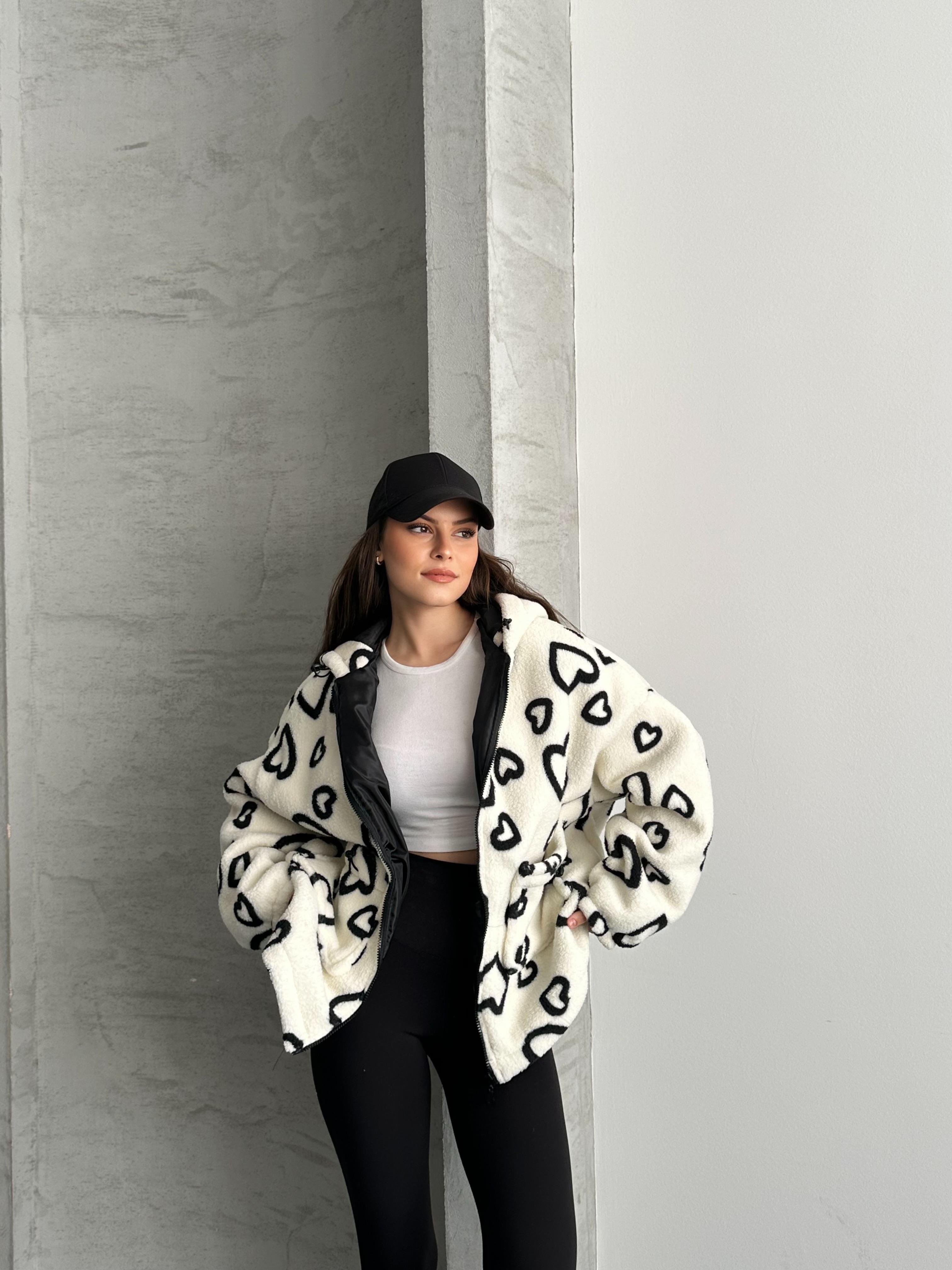 Heart Oversize Kapüşonlu Beyaz Peluş Mont