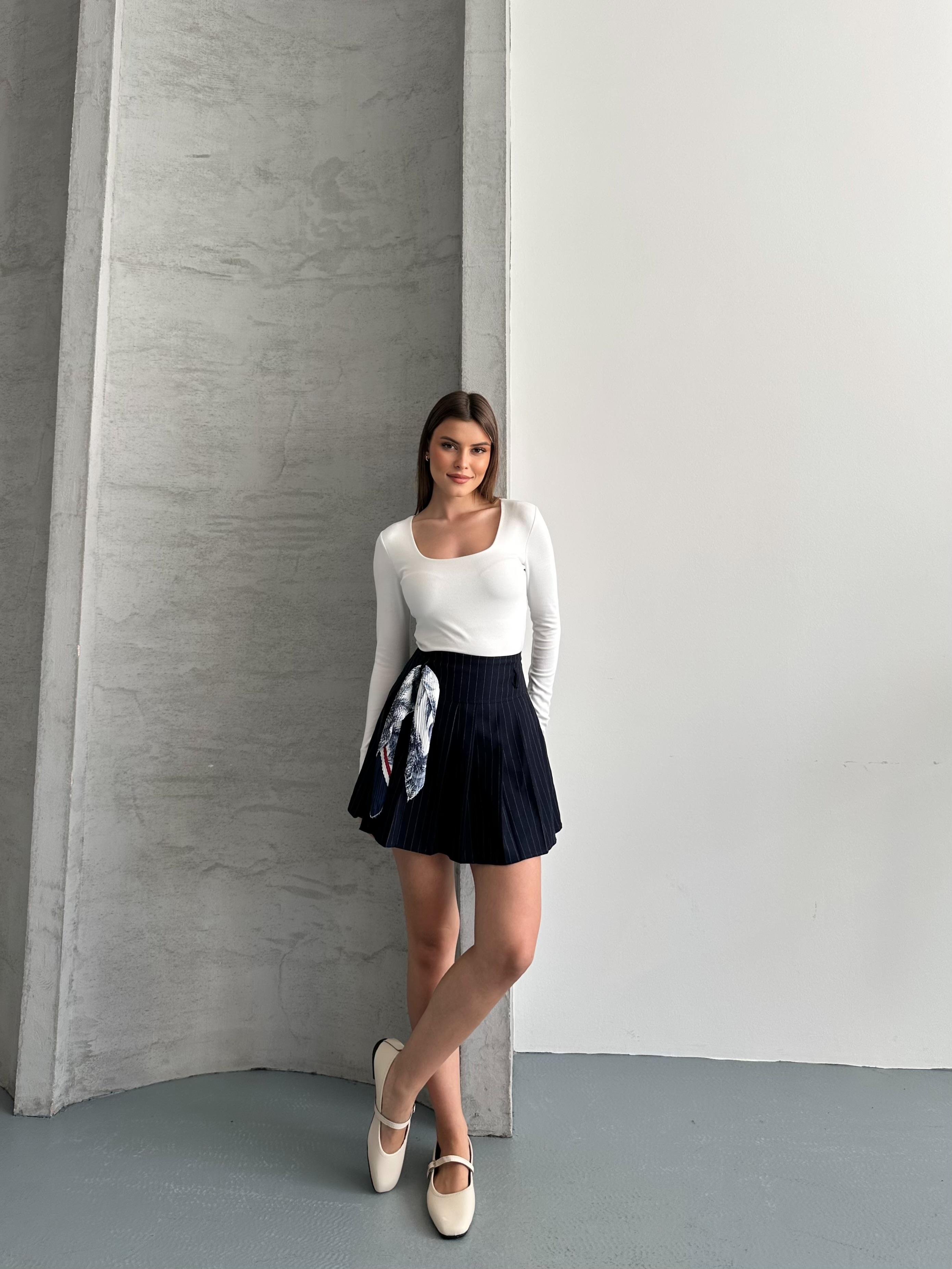 Kare Yaka Beyaz Bluz