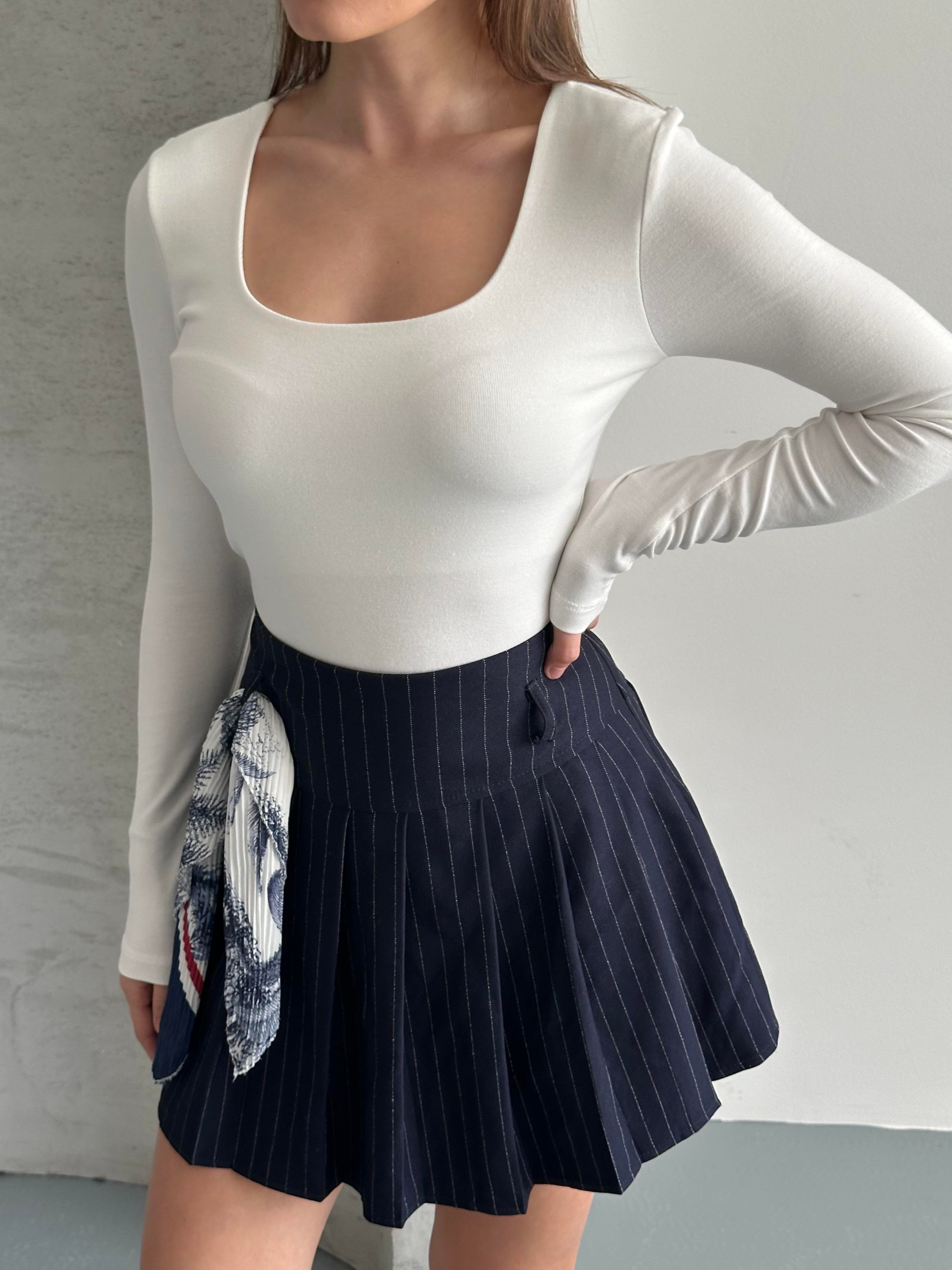 Kare Yaka Beyaz Bluz