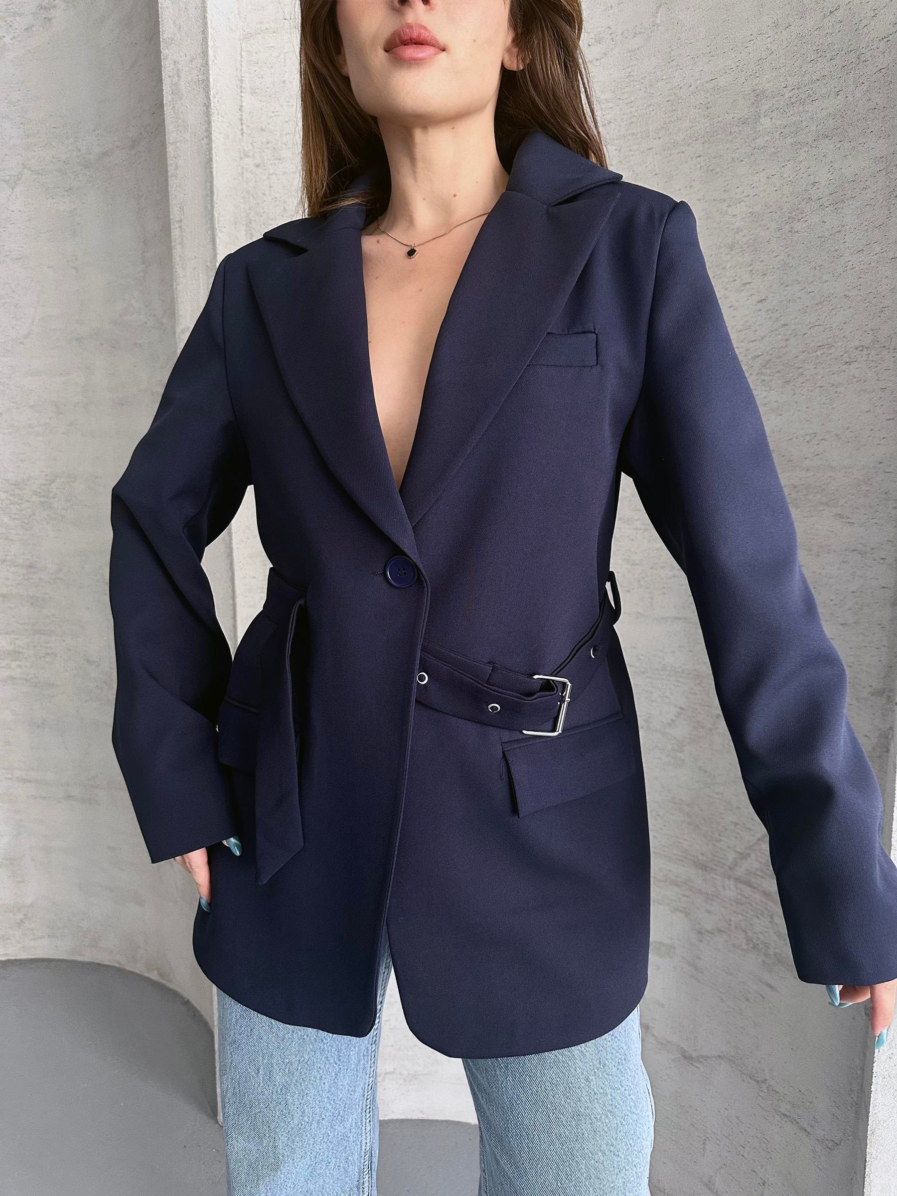 Kemer Detaylı Lacivert Blazer Ceket