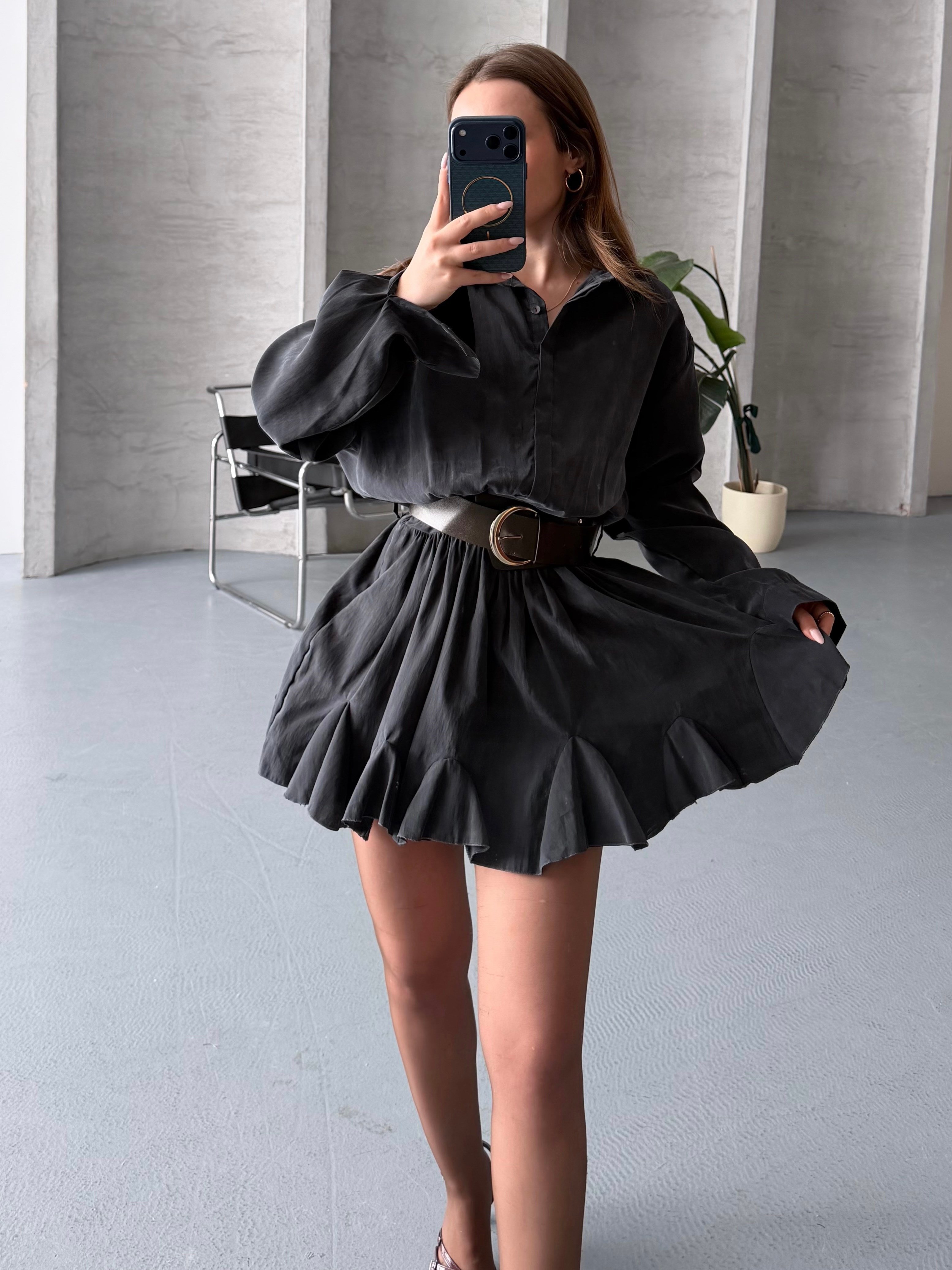 Kemer Detaylı Piliseli Antrasit Mini Elbise