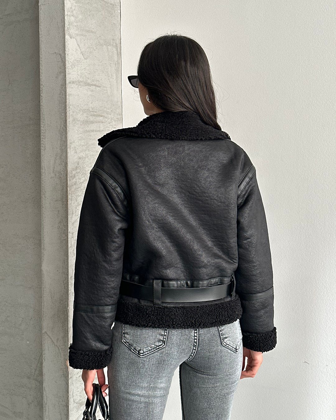 Kemerli Peluş Astarlı Crop Siyah Deri Ceket