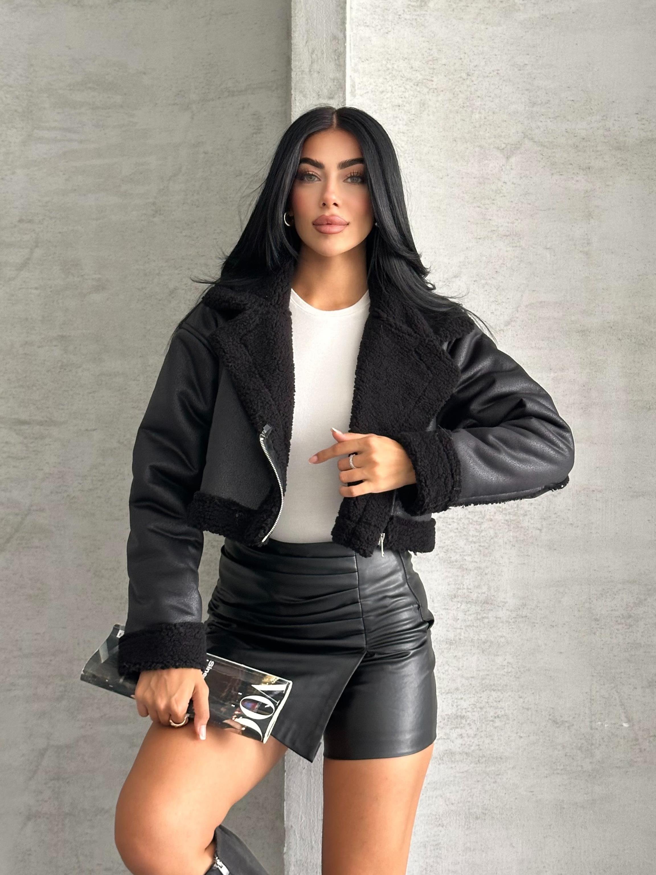Kıvırcık Kürklü Crop Siyah Deri Ceket