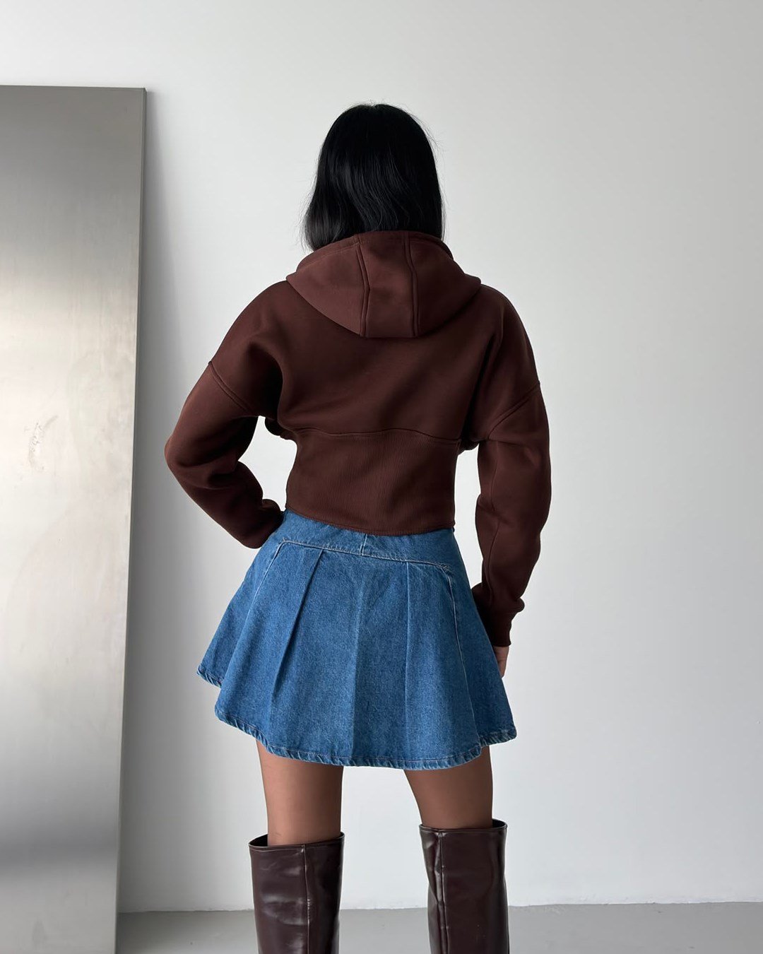 Korse Bel Detaylı Fermuarlı Crop Kapüşonlu Kahverengi Sweatshirt