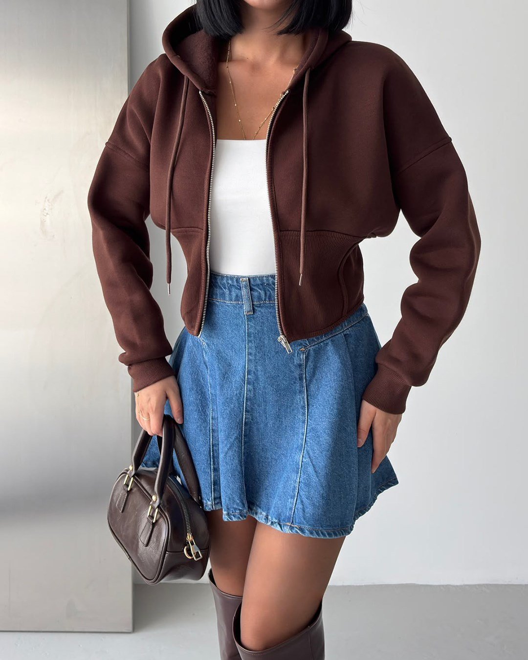 Korse Bel Detaylı Fermuarlı Crop Kapüşonlu Kahverengi Sweatshirt