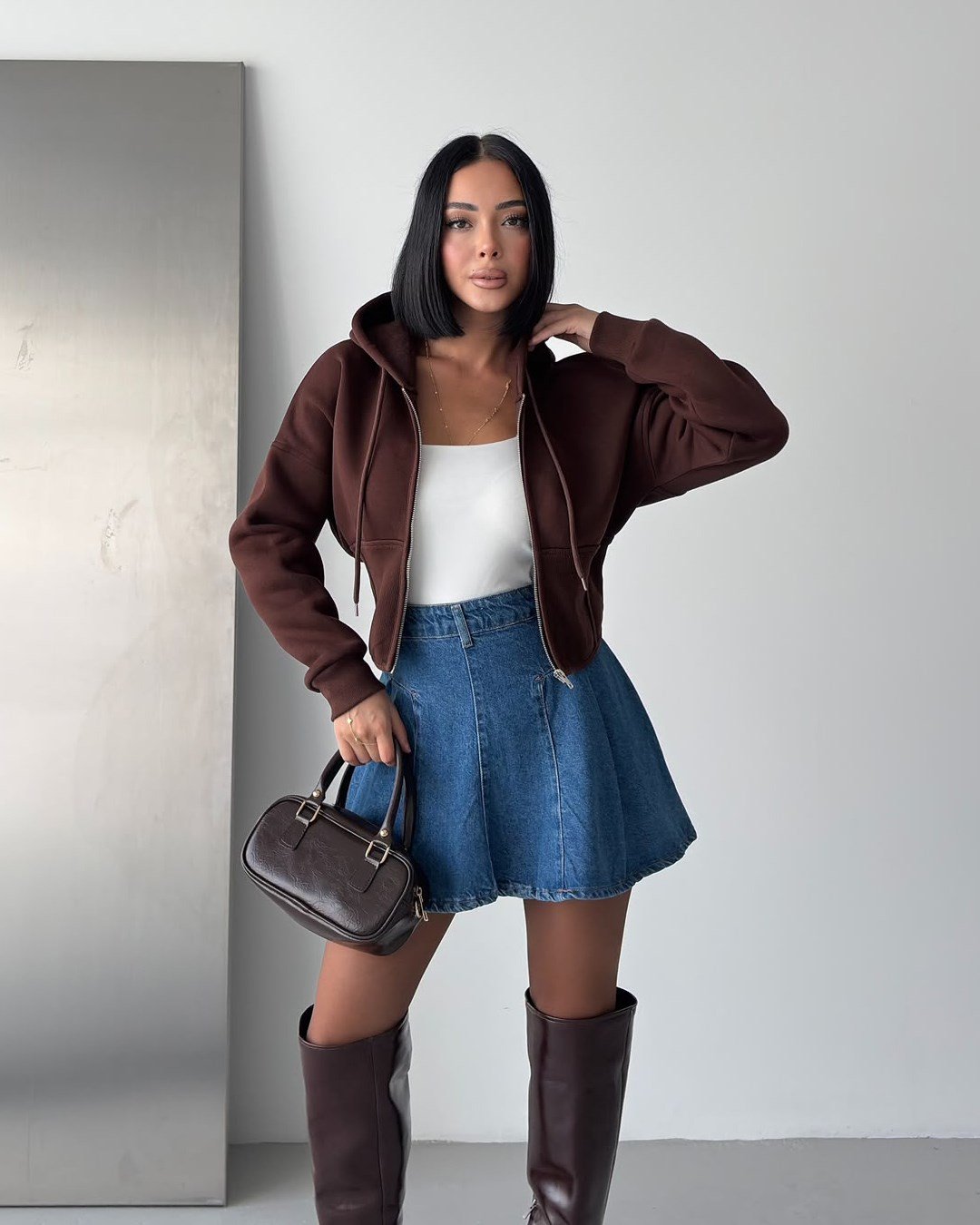Korse Bel Detaylı Fermuarlı Crop Kapüşonlu Kahverengi Sweatshirt