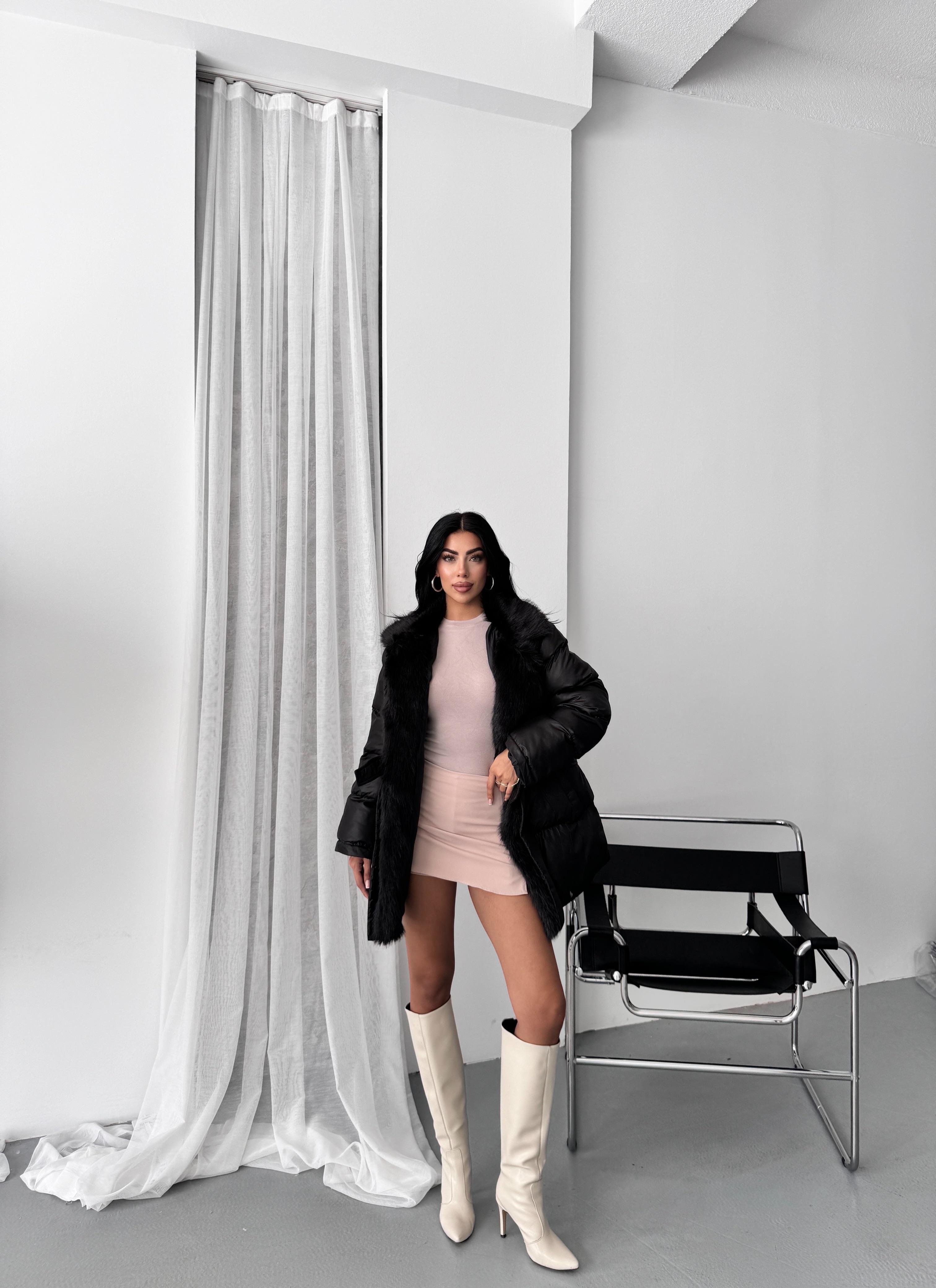 Kürk Detaylı Kemerli Şişme Siyah Mont