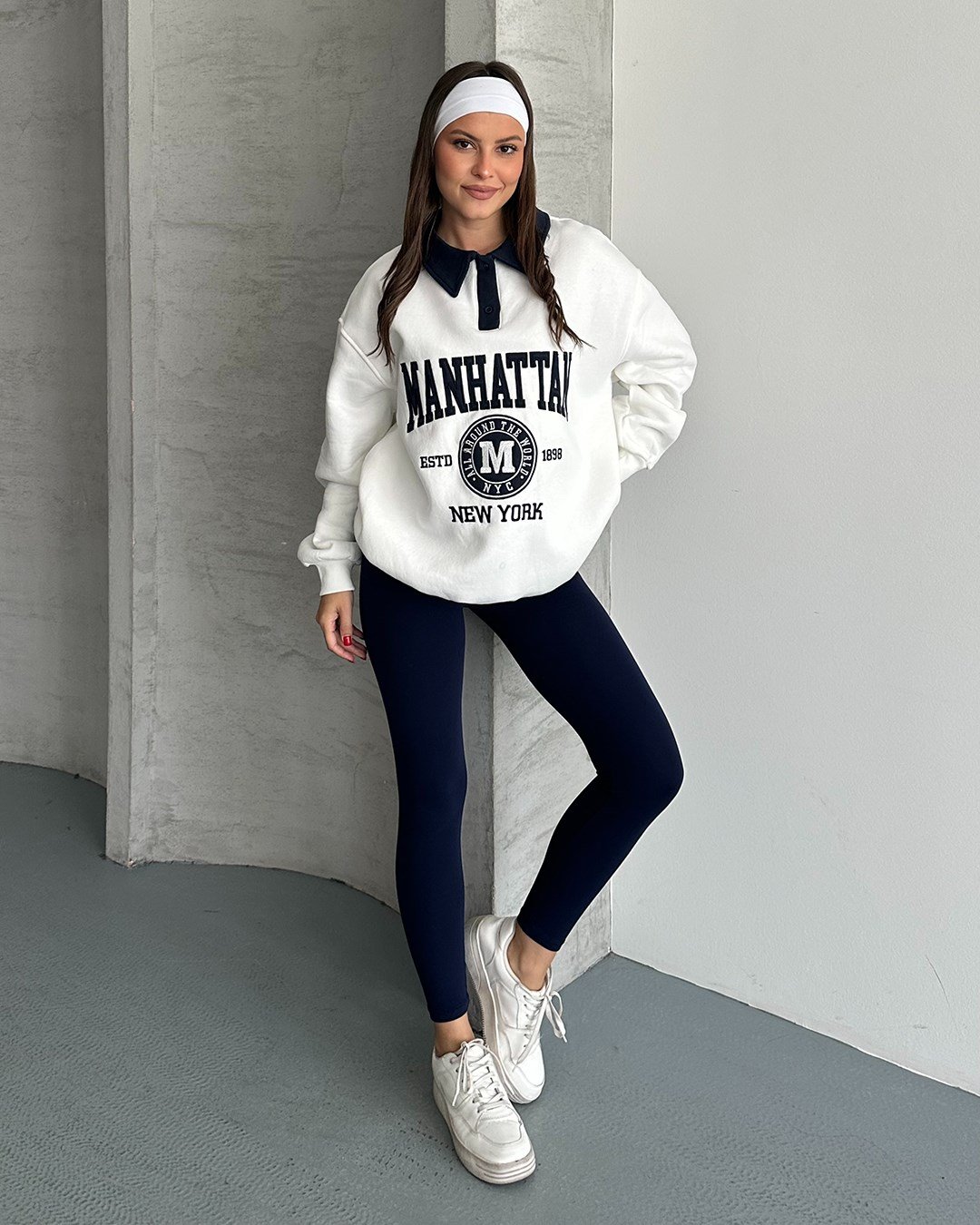 Manhattan Nakışlı Polo Yaka Beyaz Sweatshirt
