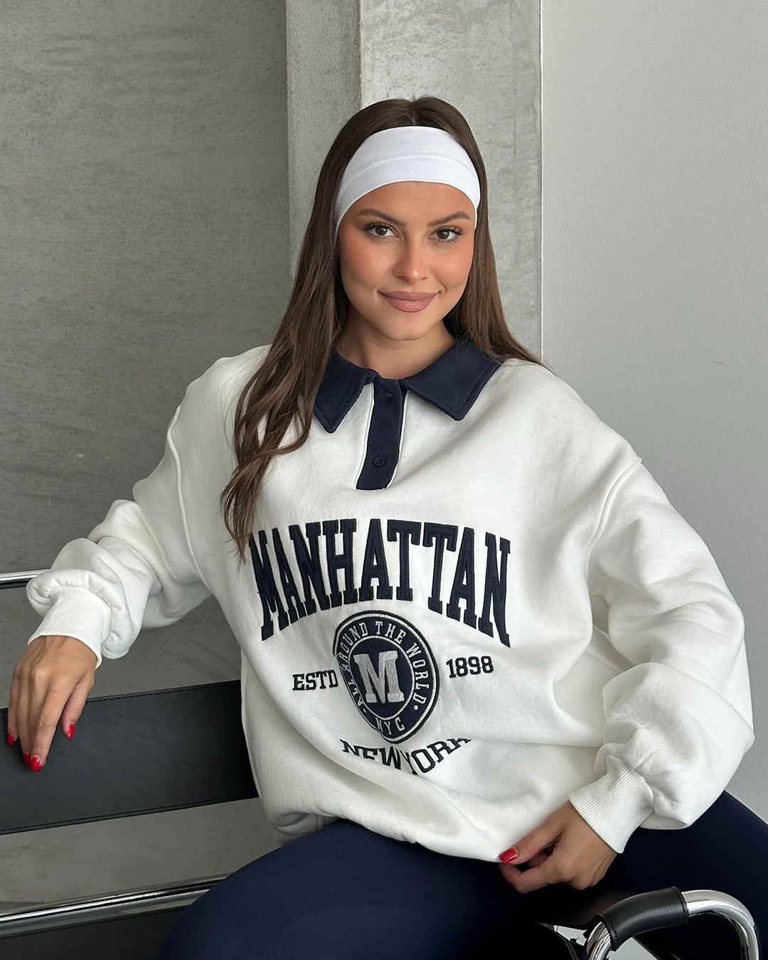 Manhattan Nakışlı Polo Yaka Beyaz Sweatshirt