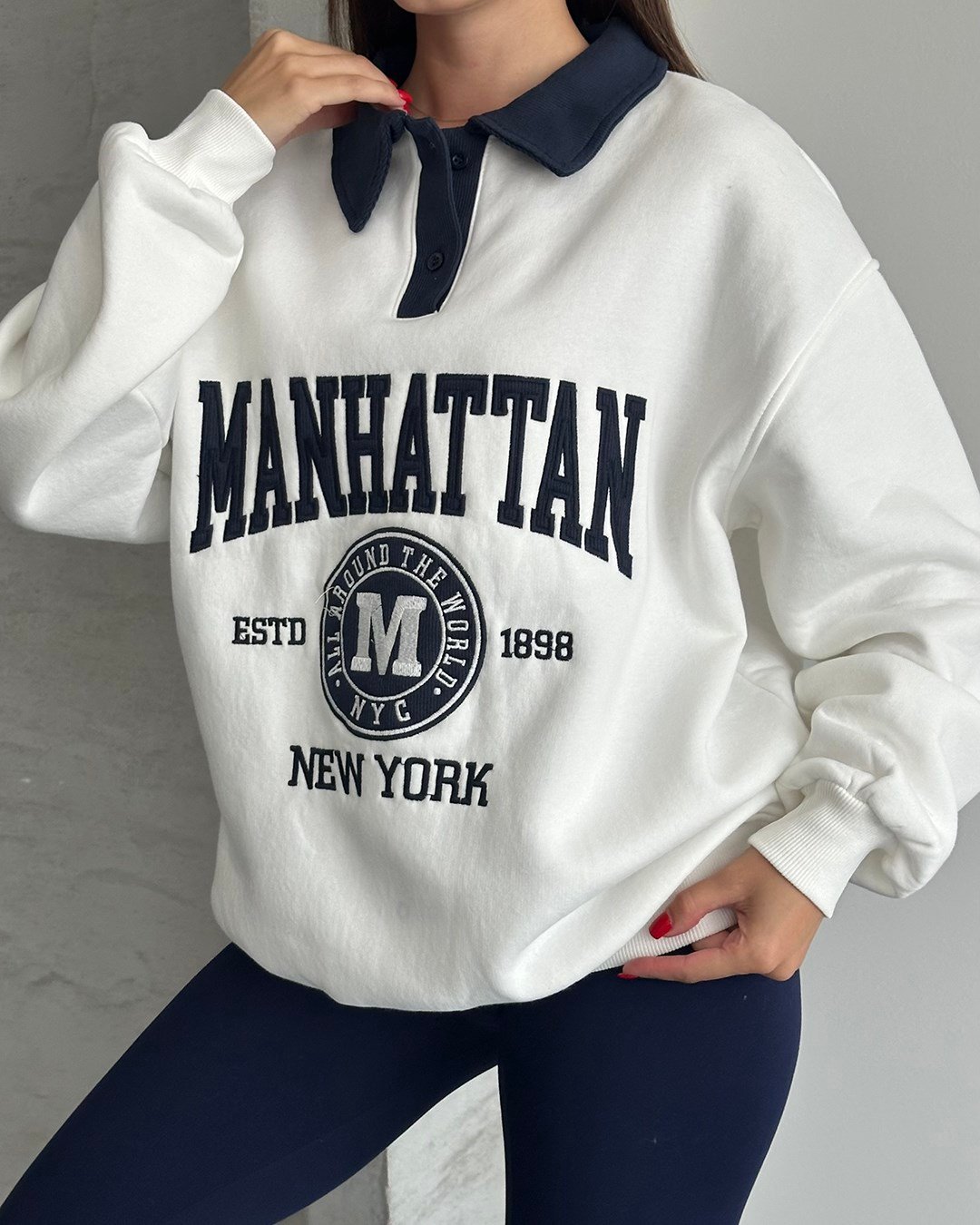 Manhattan Nakışlı Polo Yaka Beyaz Sweatshirt