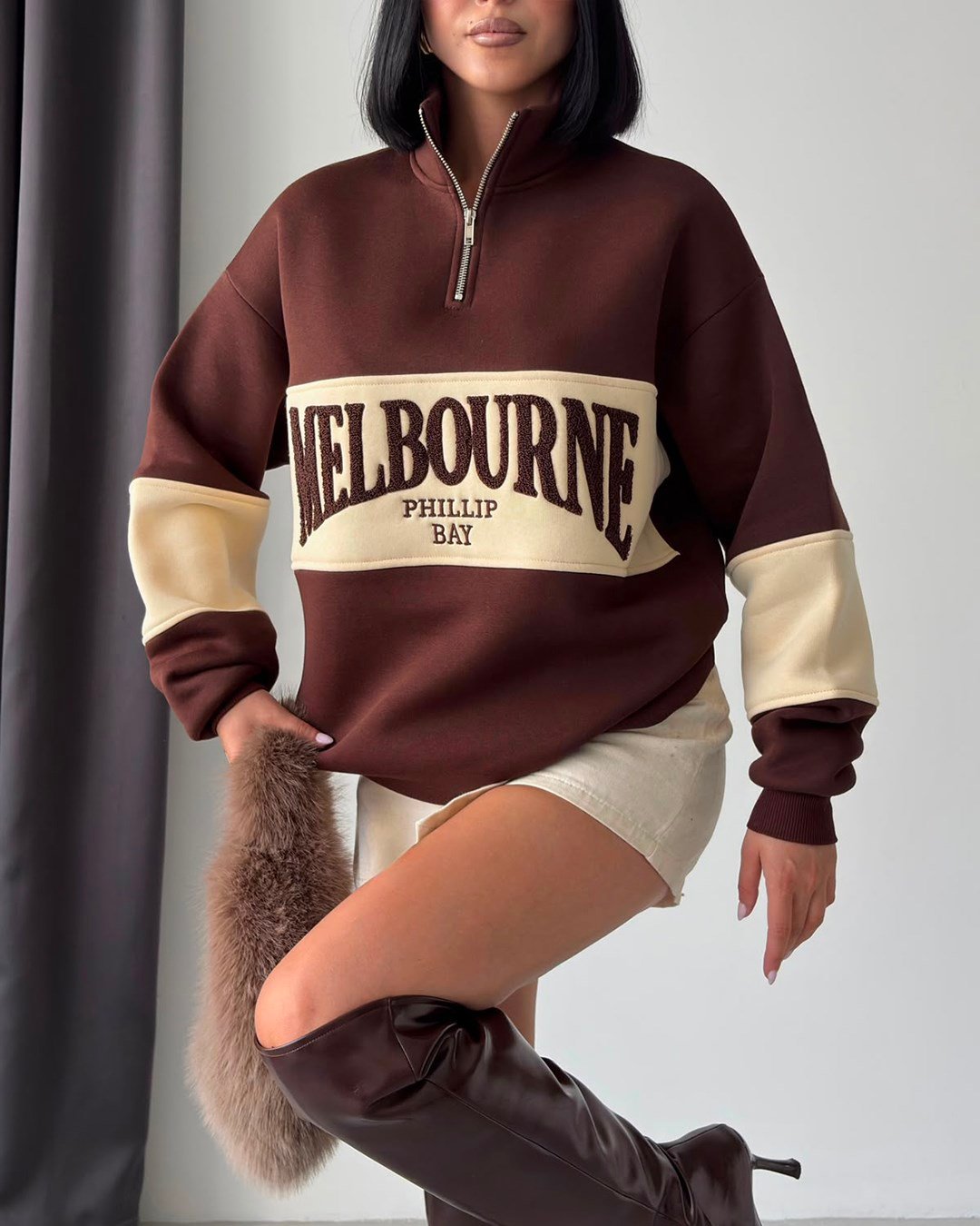 Melbourne Kabartma Nakışlı Yarım Fermuarlı Kahverengi Sweatshirt