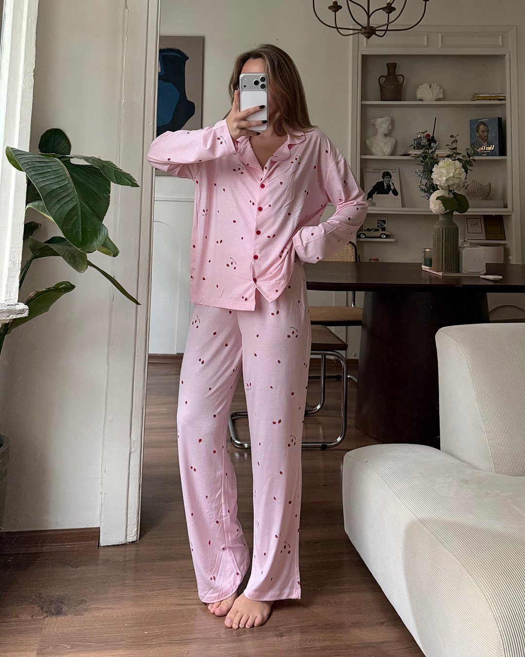 Minik Çilek Desenli Düğmeli Pembe Pijama Takımı