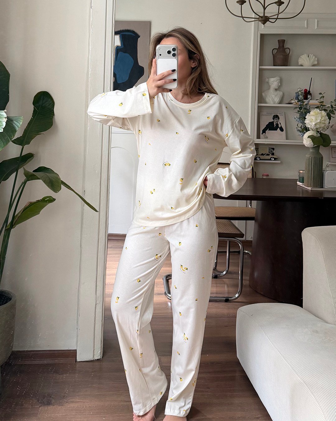 Minik Çilek Desenli Düğmeli Sarı Pijama Takımı