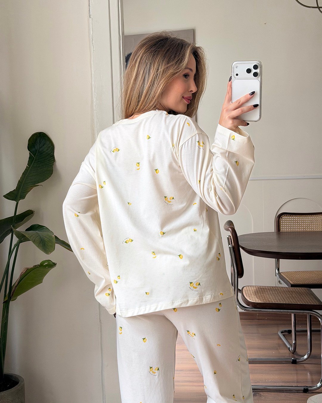 Minik Çilek Desenli Düğmeli Sarı Pijama Takımı
