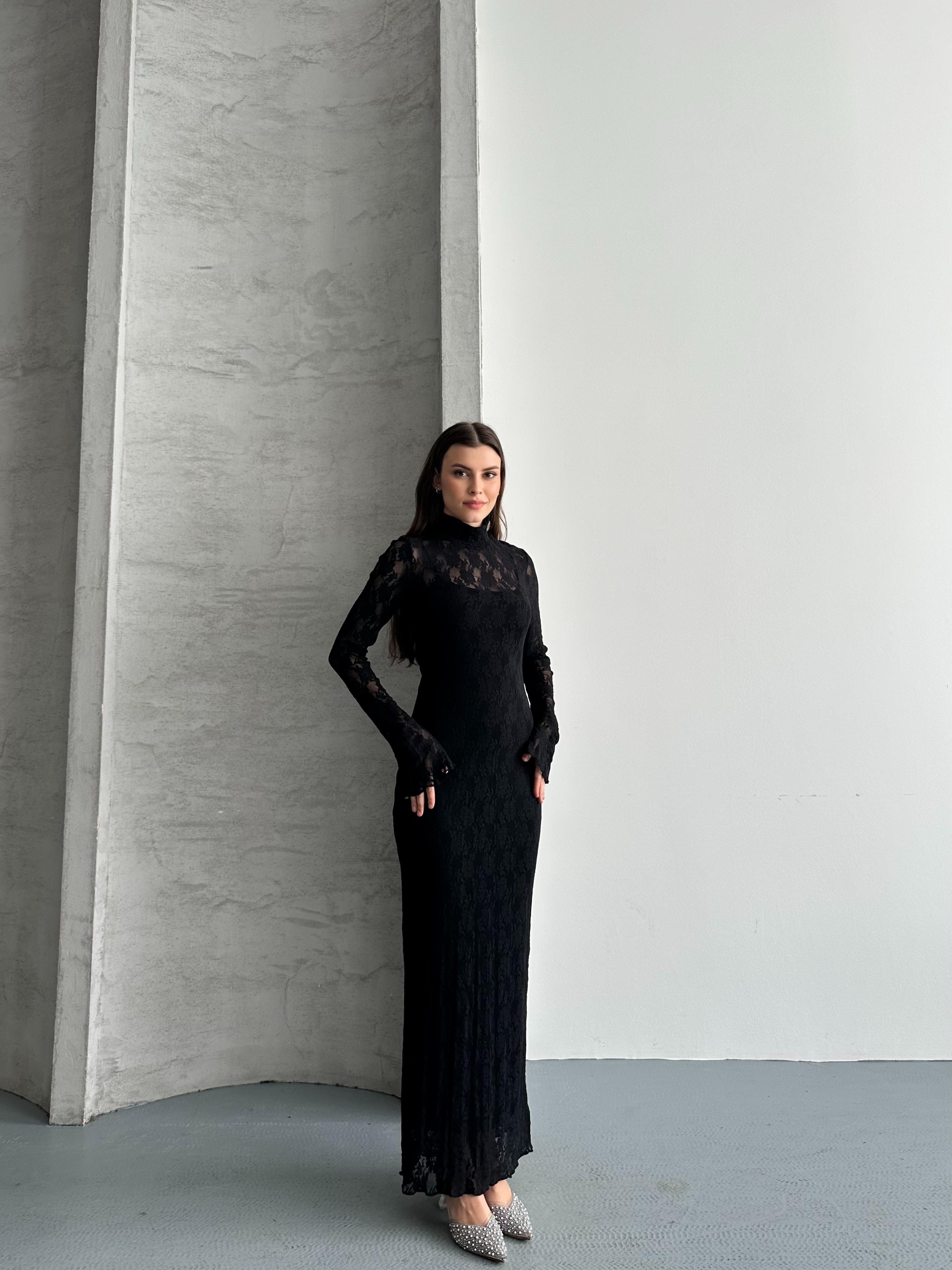 Modern Dantelli Siyah Uzun Elbise