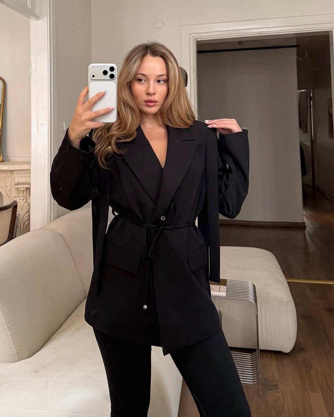 Omuz Detaylı Belden Kuşaklı Siyah Blazer Ceket