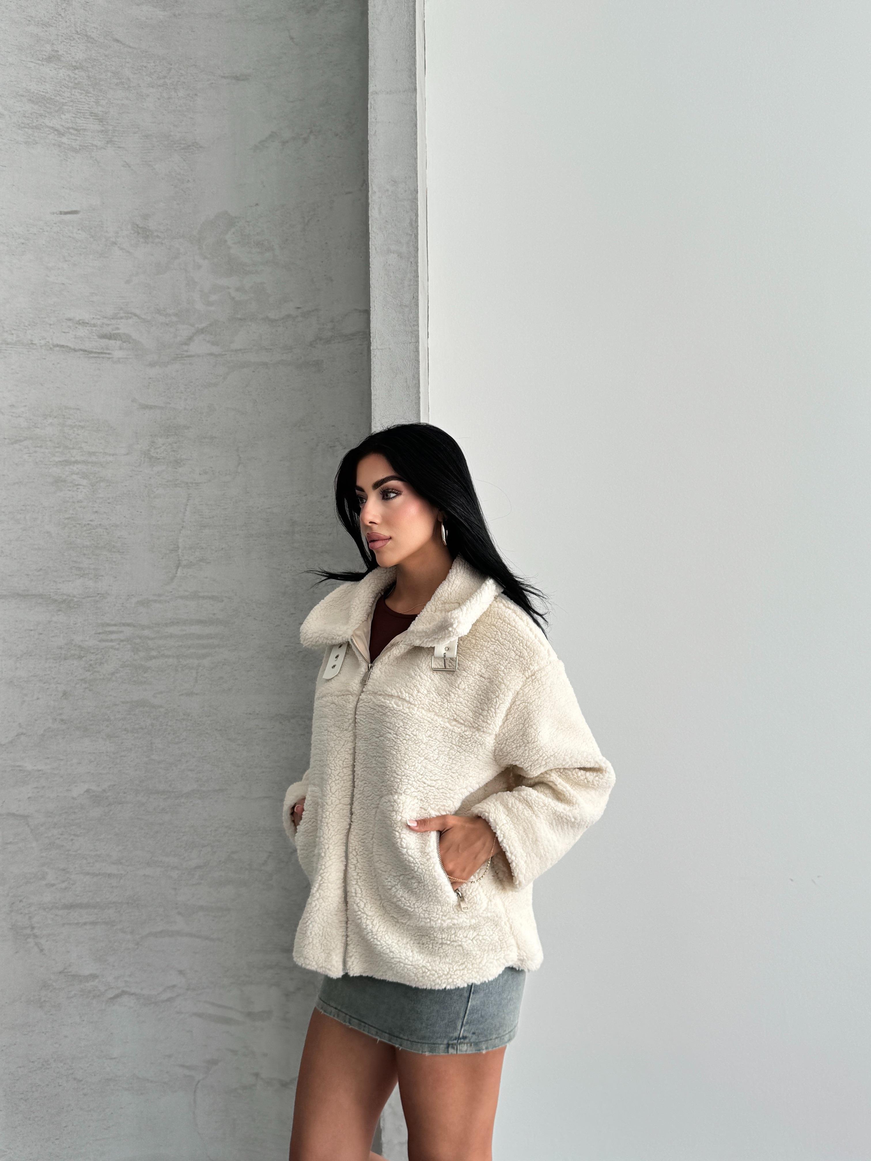 Oval Cepli Bej Peluş Ceket