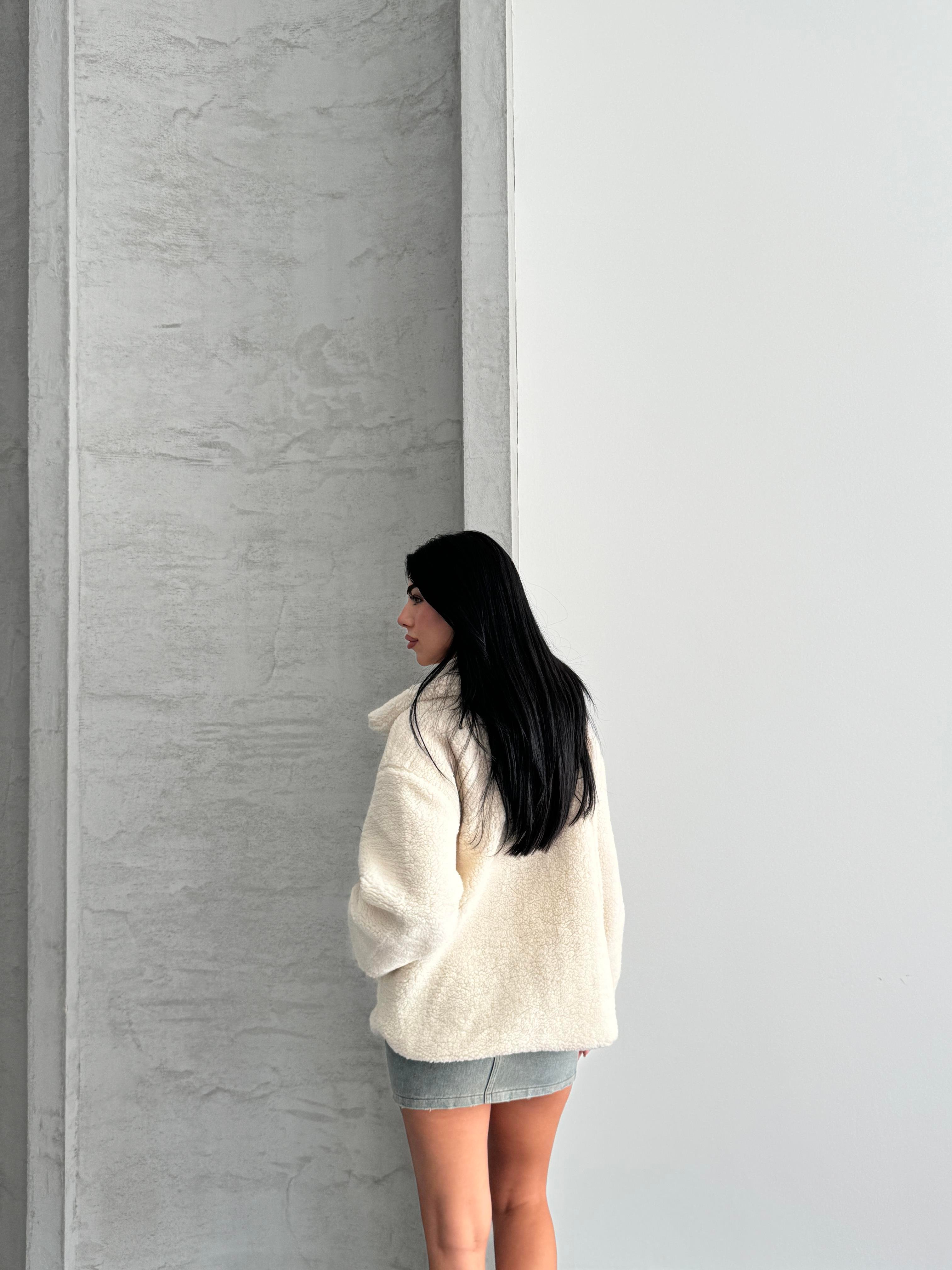 Oval Cepli Bej Peluş Ceket