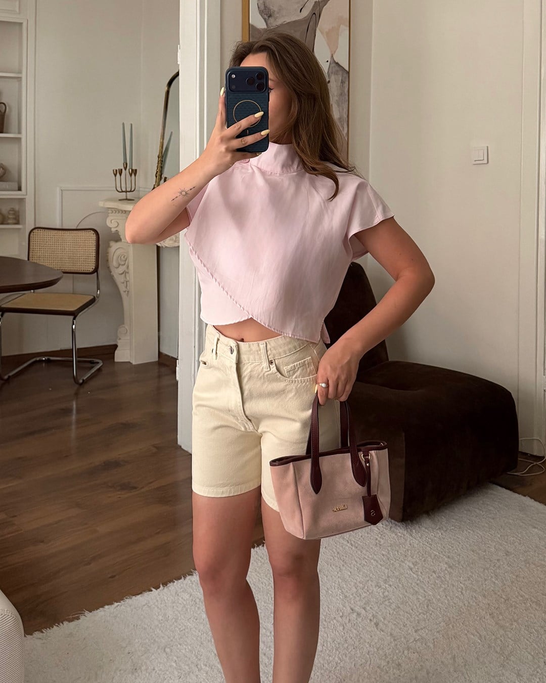Pembe Düğme Detaylı Crop Bluz