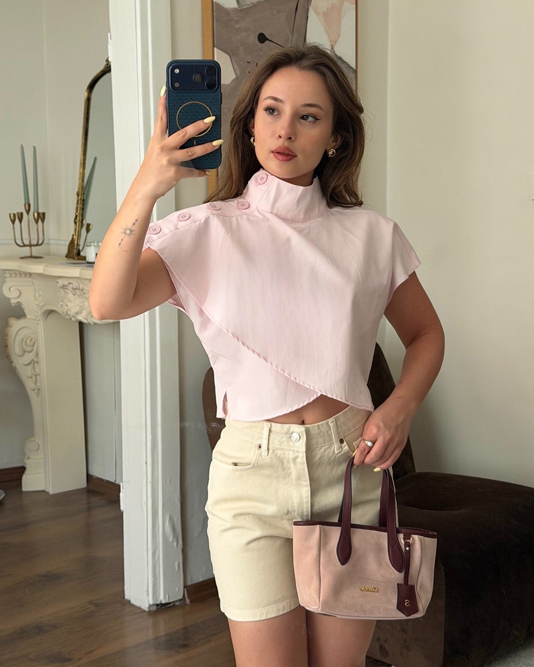 Pembe Düğme Detaylı Crop Bluz