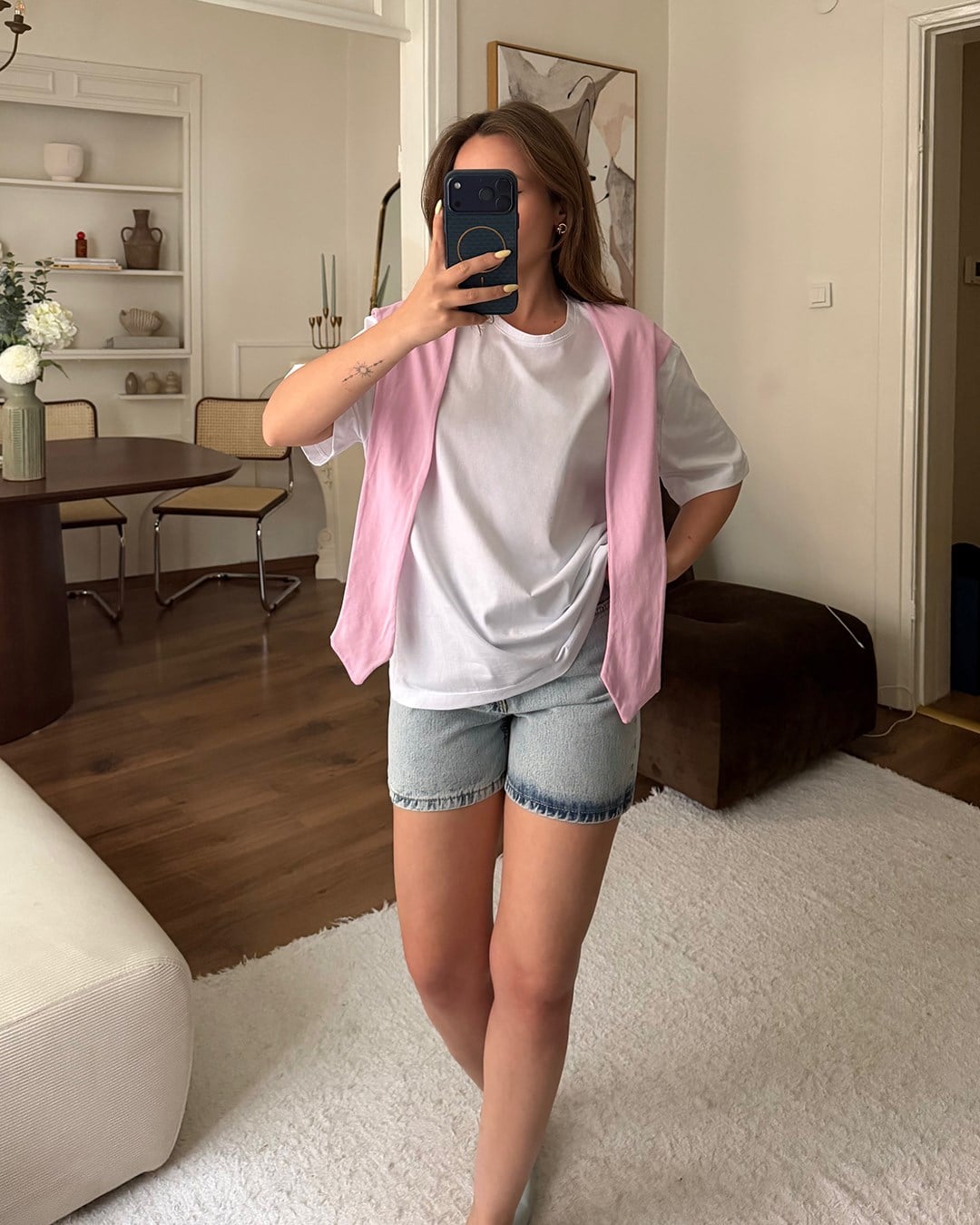 Pembe Fular Detaylı Oversize Tişört