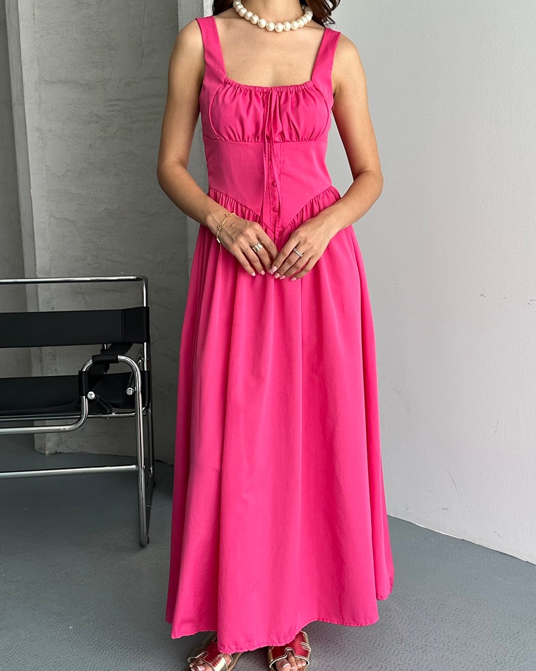Pembe Kare Yaka Kalın Askılı Büzgülü Maxi Elbise