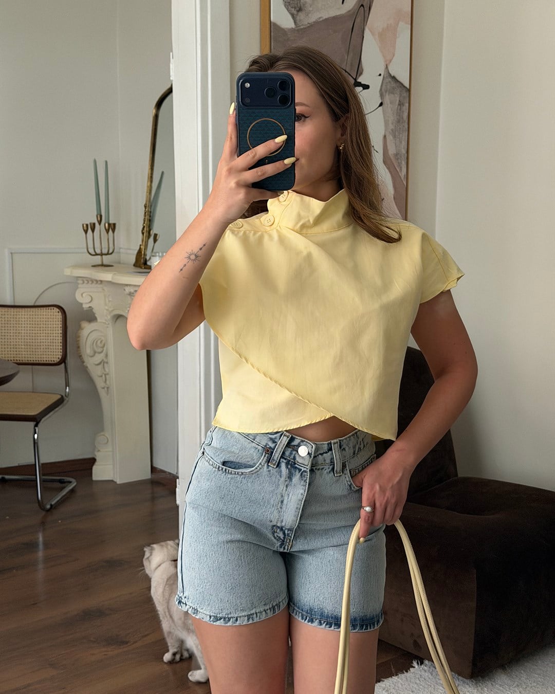 Sarı Düğme Detaylı Crop Bluz