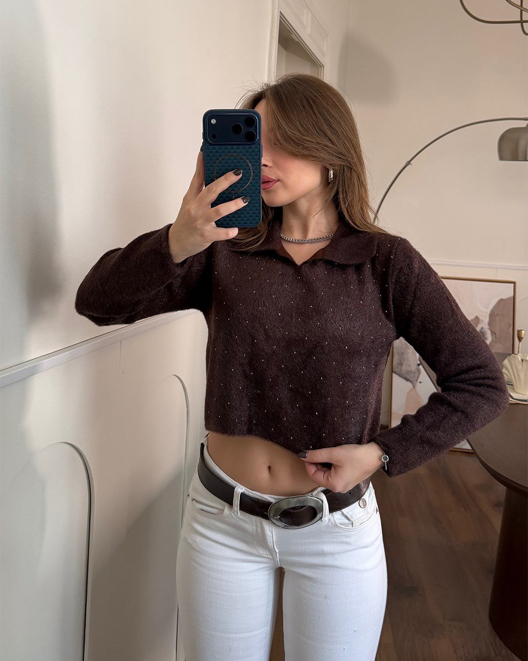 Taşlı Yakalı Kahverengi Crop Kazak