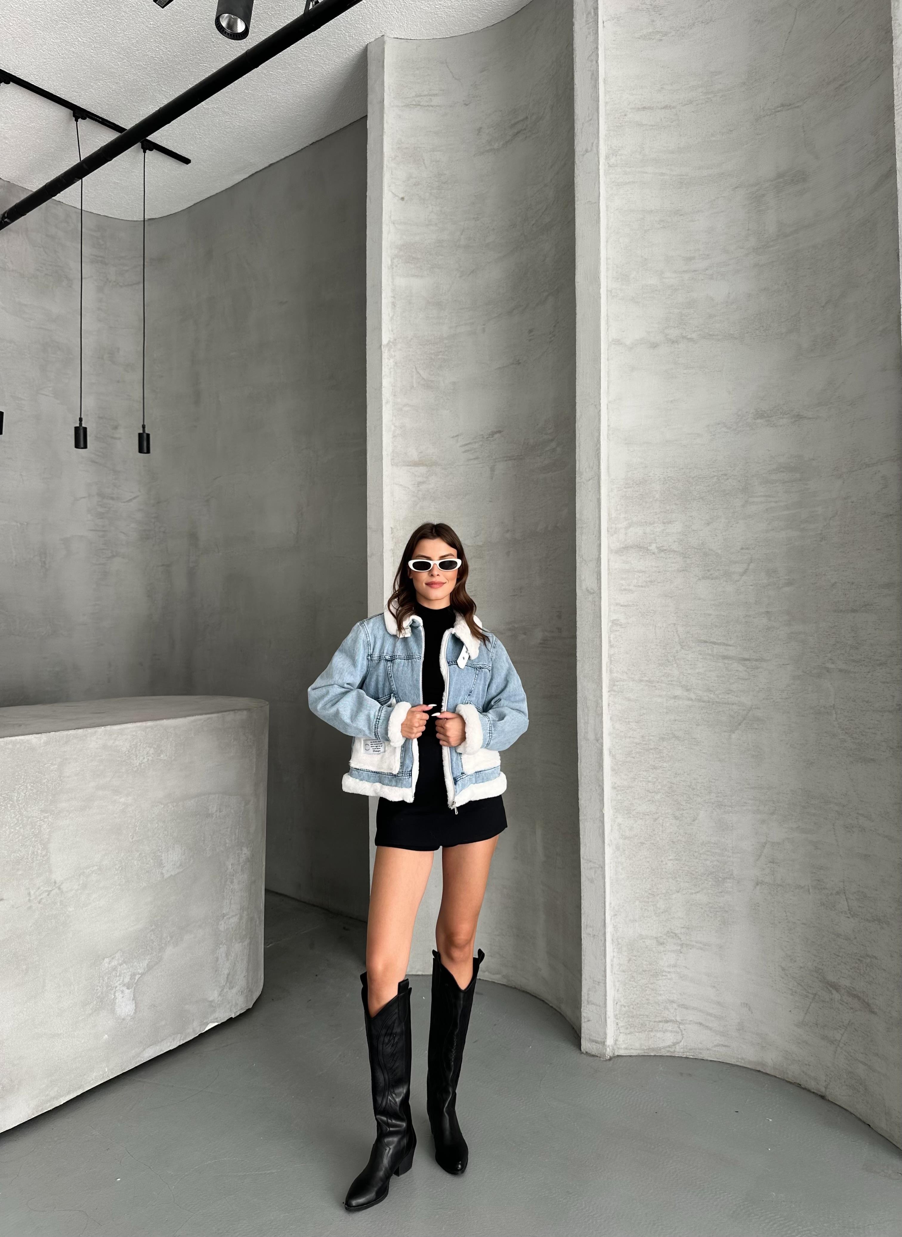 Yaka Kemerli Beyaz Cepli Kot Ceket