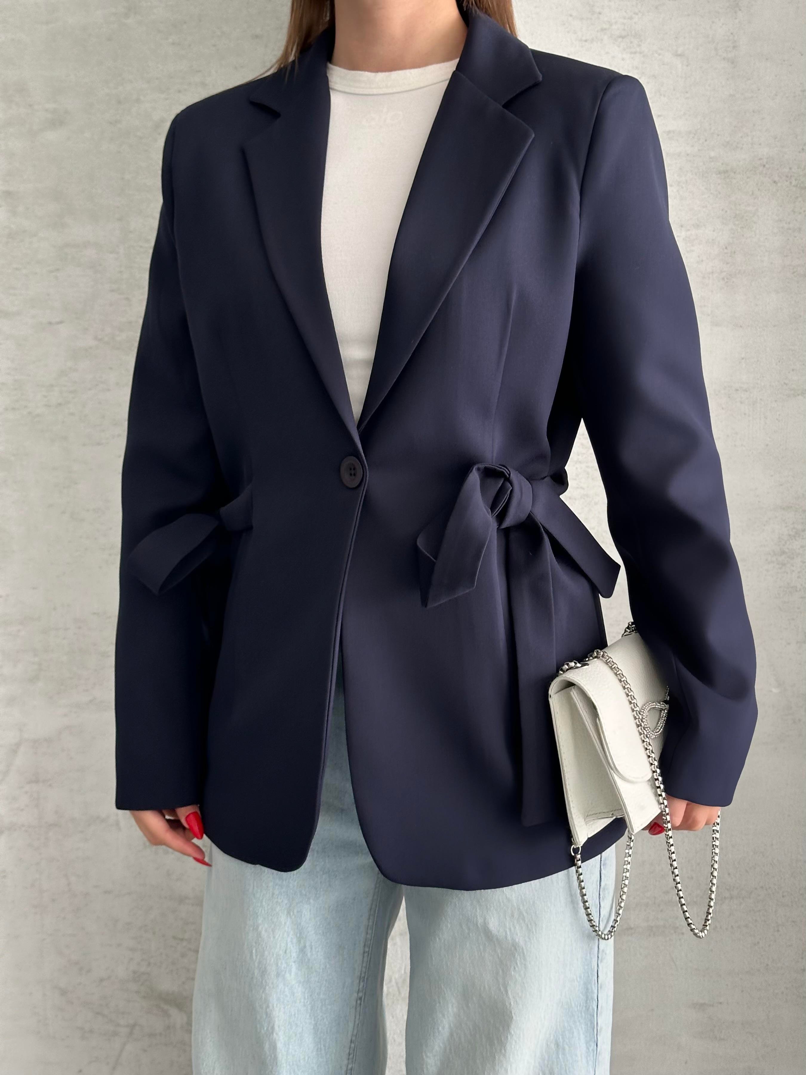 Yandan Kuşaklı Lacivert Blazer Ceket