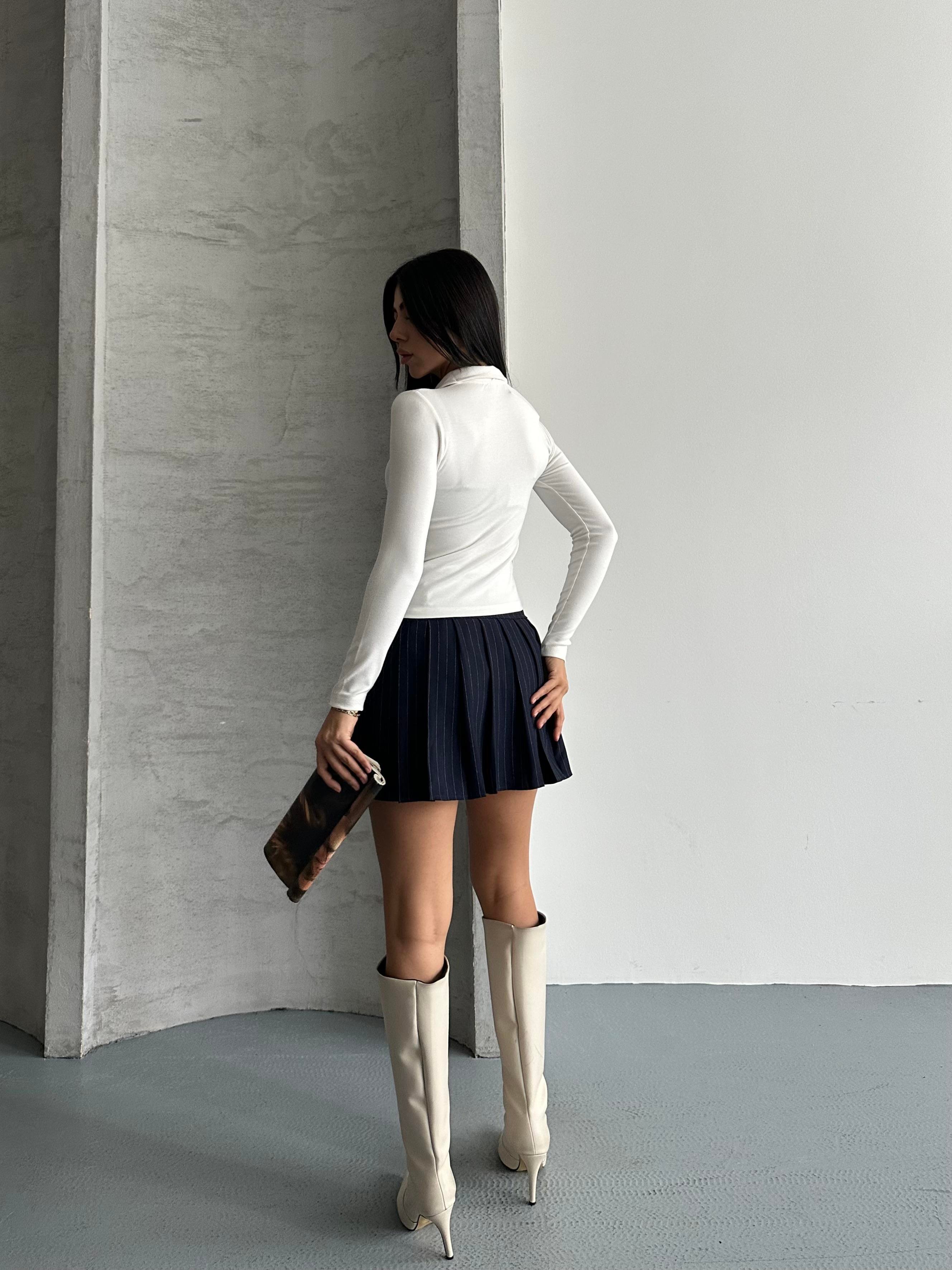 Yarım Fermuarlı Fit Beyaz Bluz