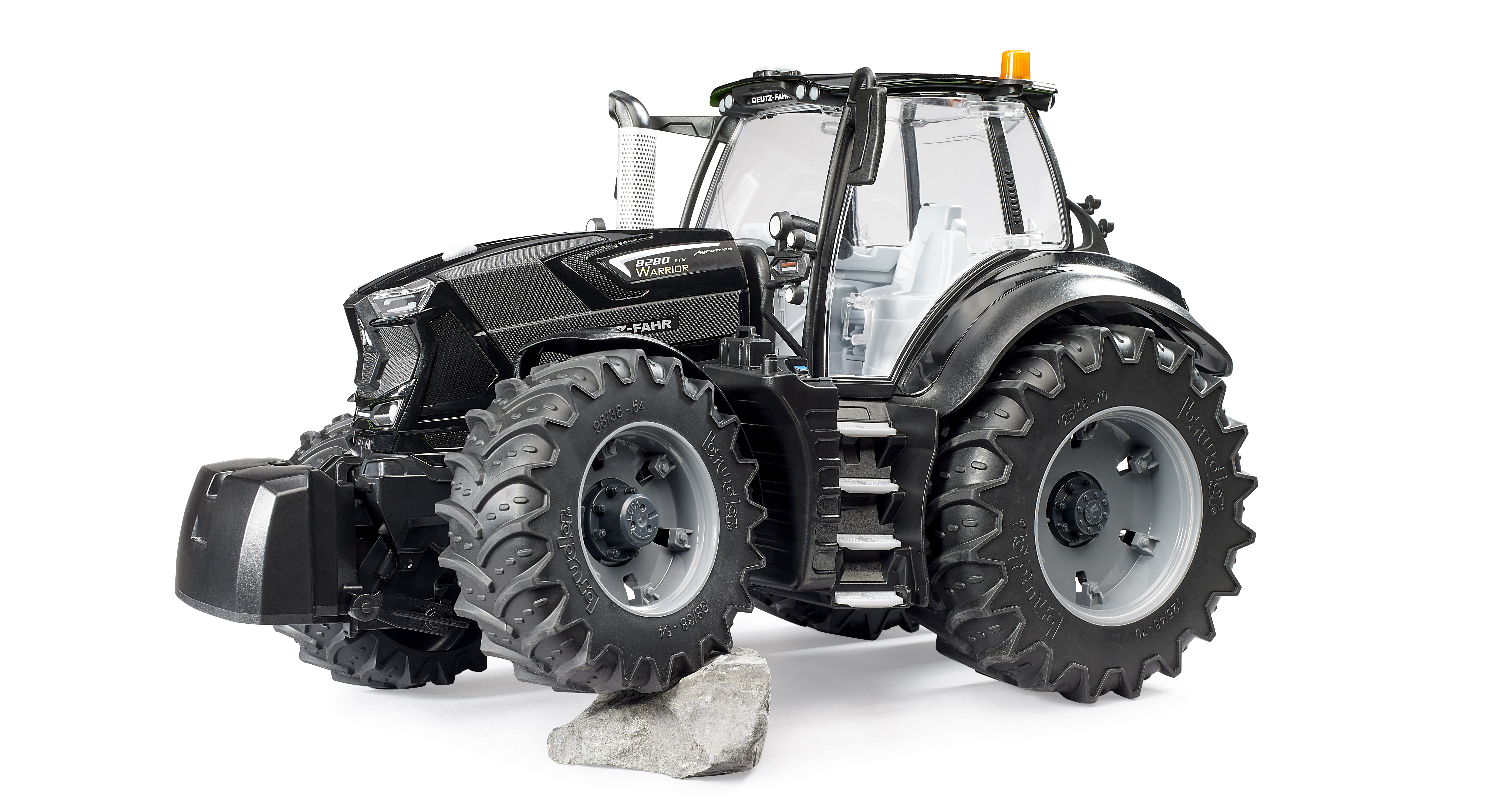 Bruder DEUTZ-FAHR 8280 TTV Warrior