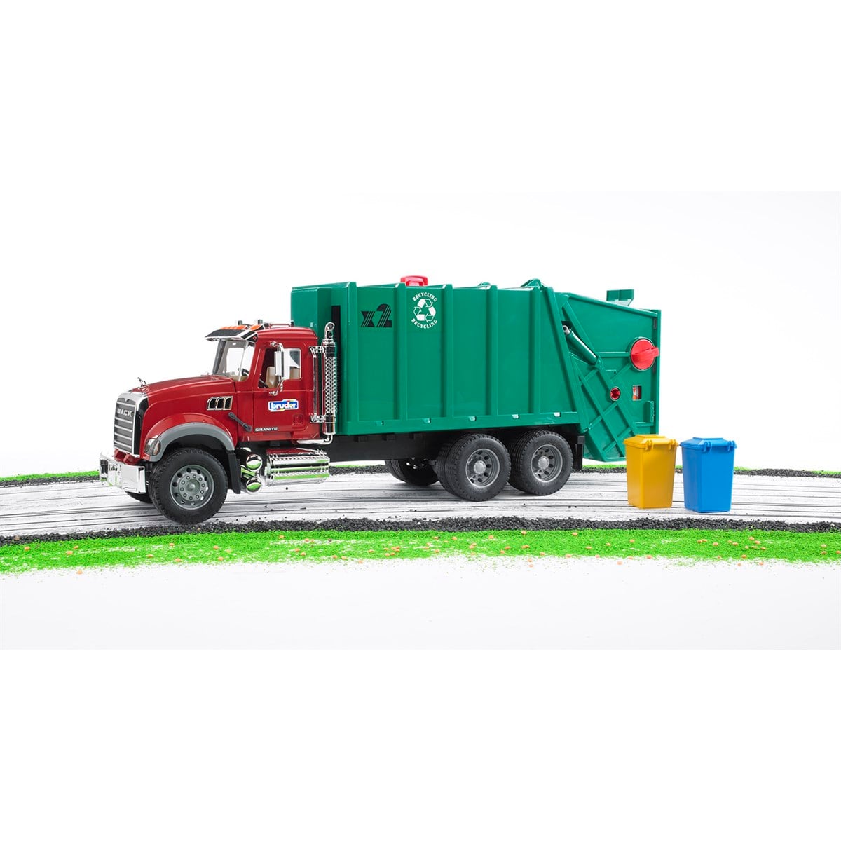 BRUDER Mack Granıte Çöp Kamyonu-BR02812