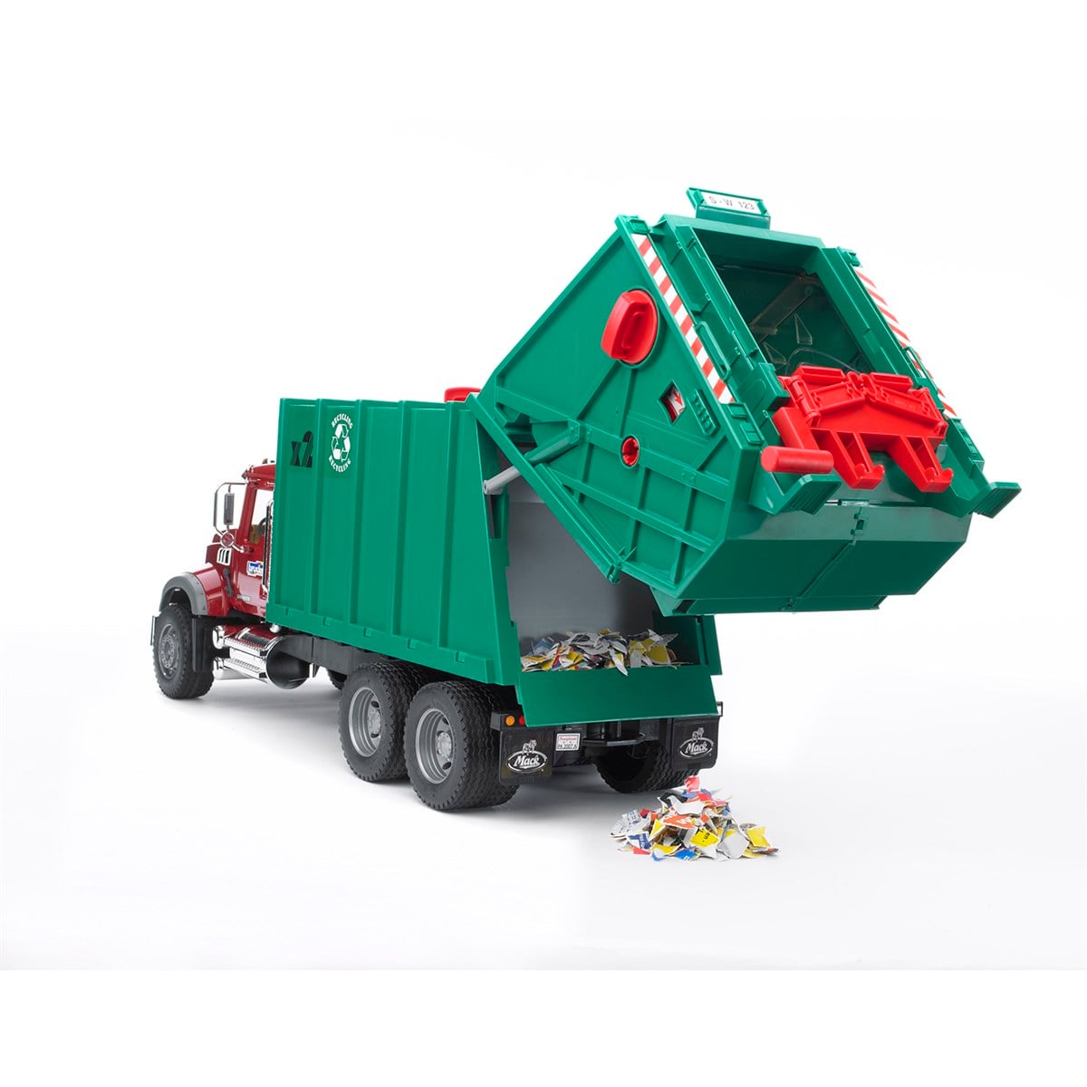 BRUDER Mack Granıte Çöp Kamyonu-BR02812
