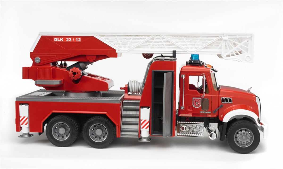 Bruder Mack Granite İtfaiye Aracı