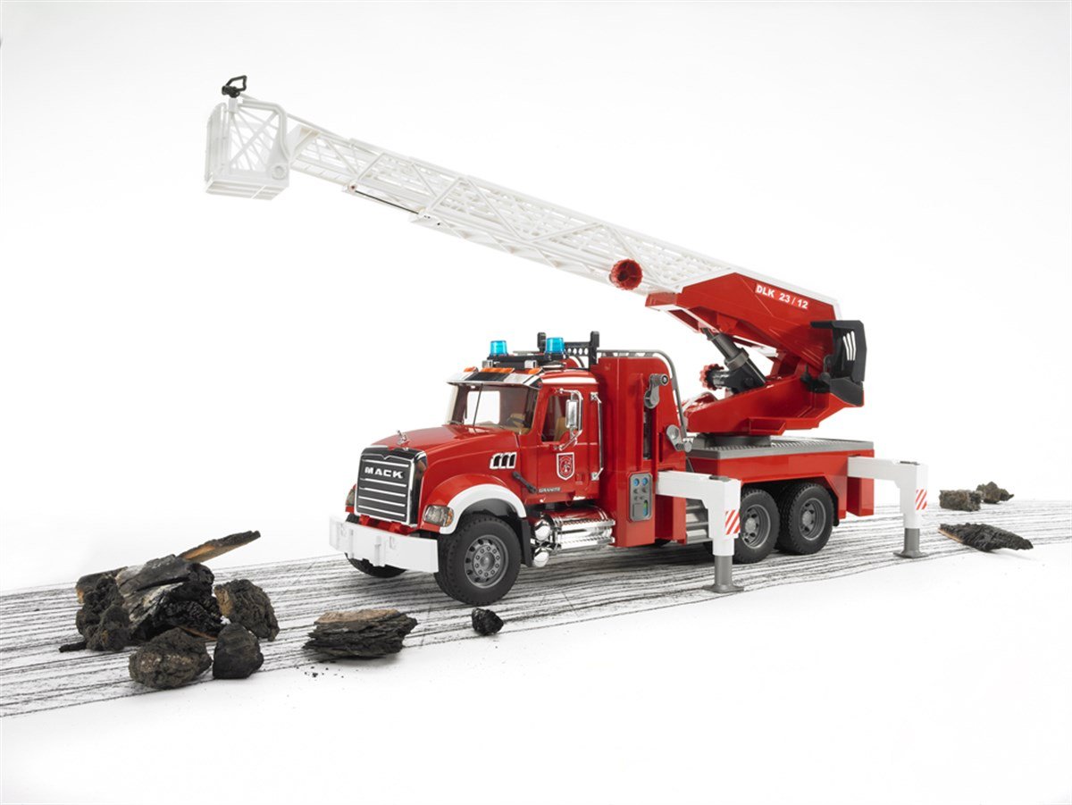 Bruder Mack Granite İtfaiye Aracı