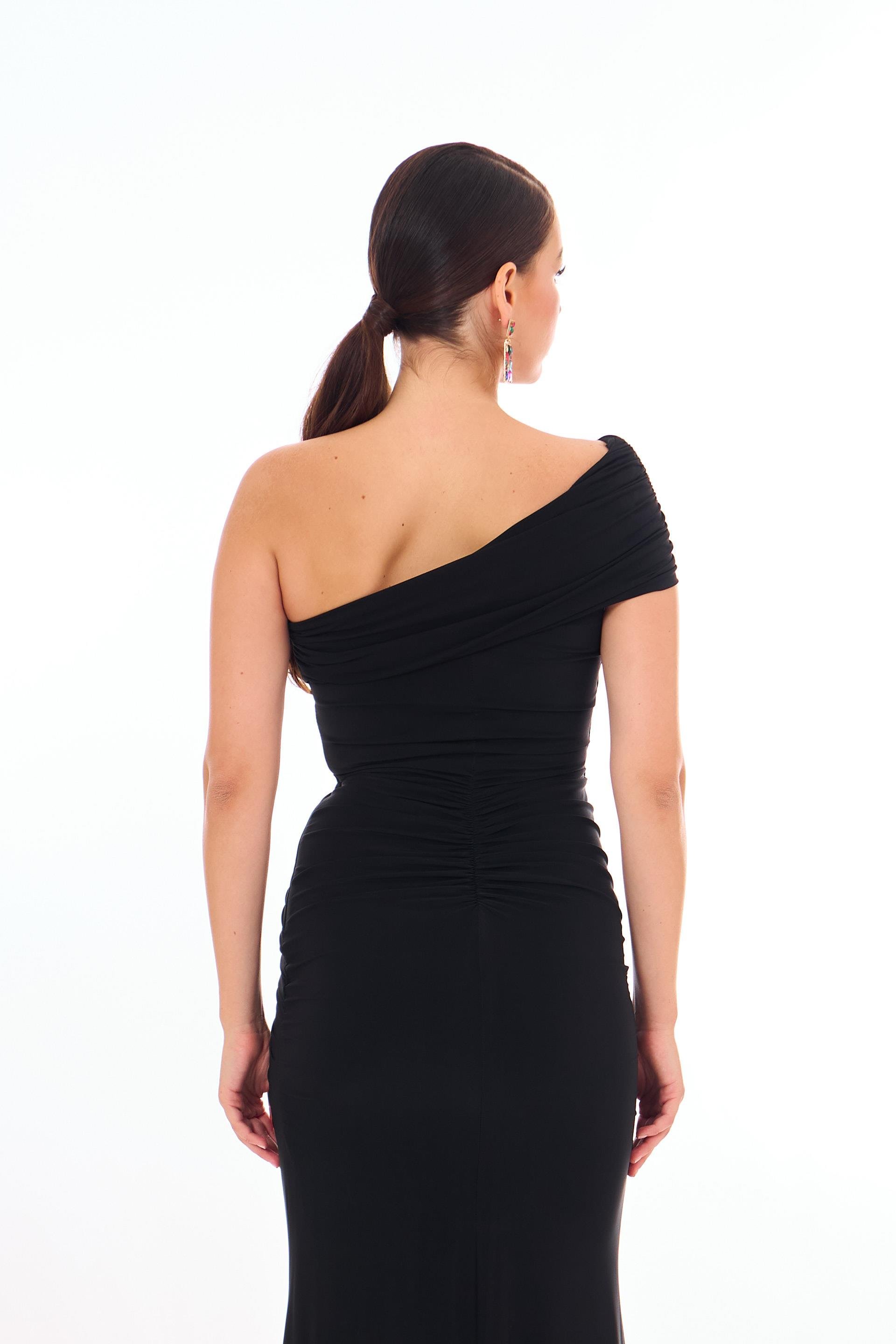 55929-27CARMENCarmen Siyah Tek Omuz Yırtmaçlı Sandy Abiye Elbise