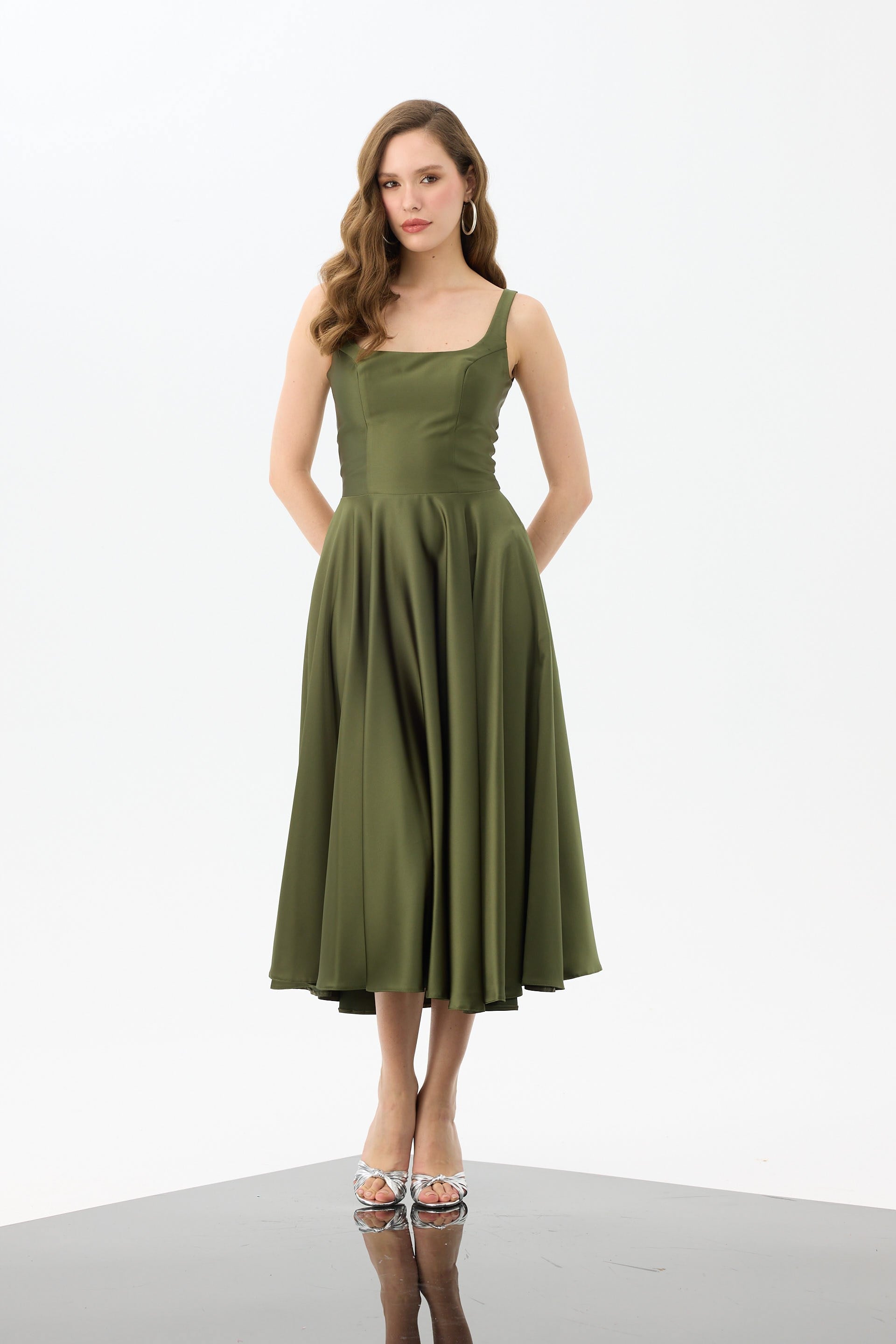 58131-12CARMENCarmen Haki Sırt Dekolteli Midi Saten Abiye Elbise