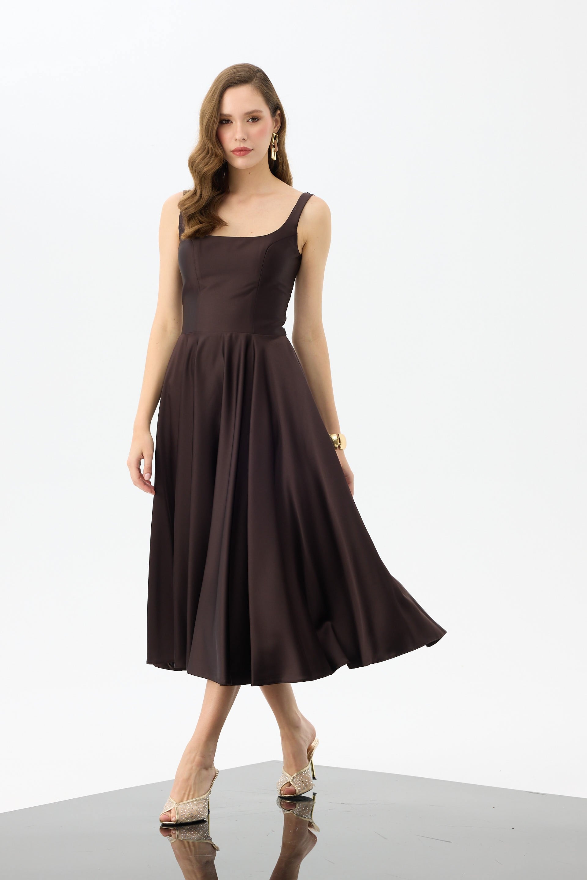 58131-38CARMENCarmen Kahve Sırt Dekolteli Midi Saten Abiye Elbise