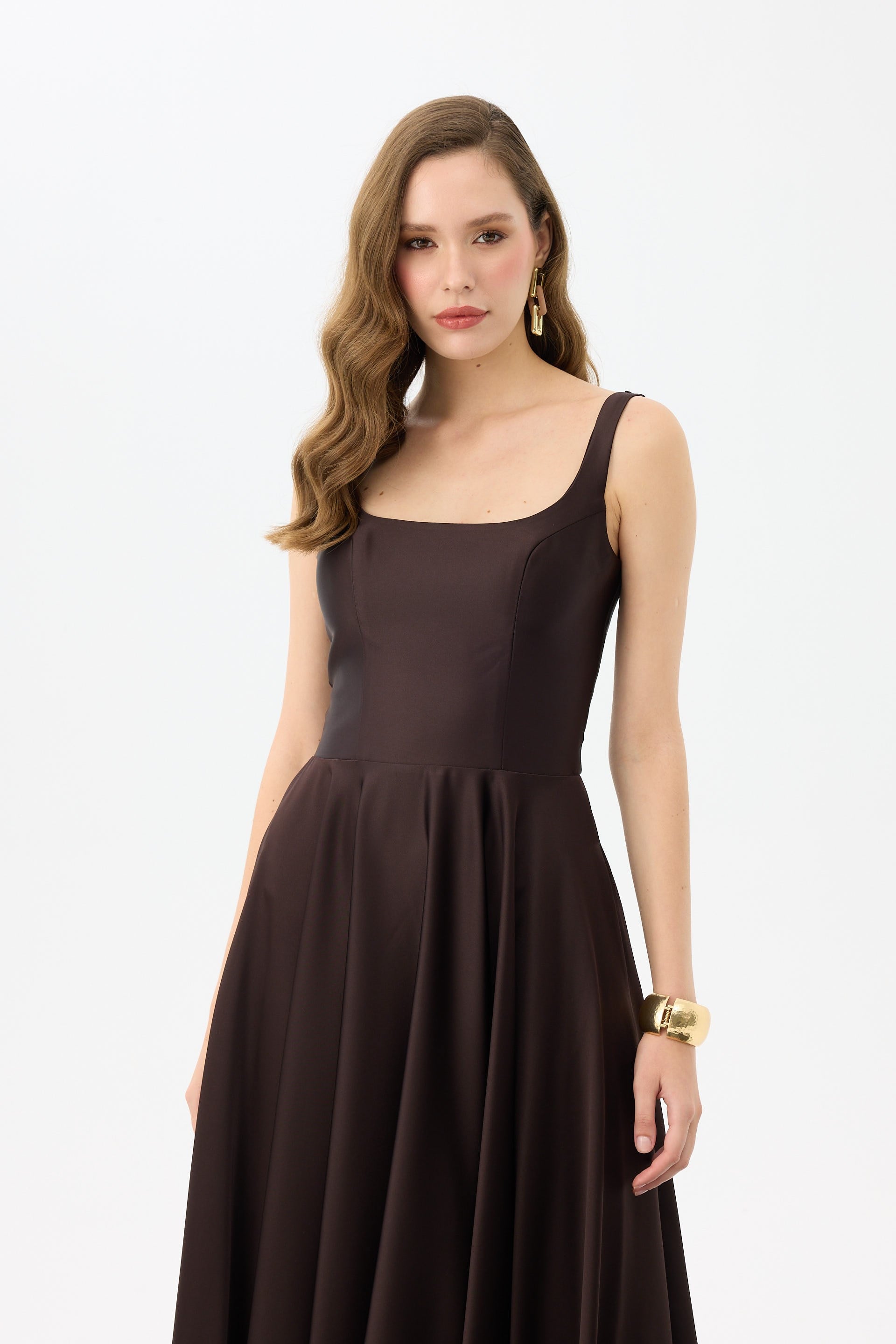 58131-38CARMENCarmen Kahve Sırt Dekolteli Midi Saten Abiye Elbise