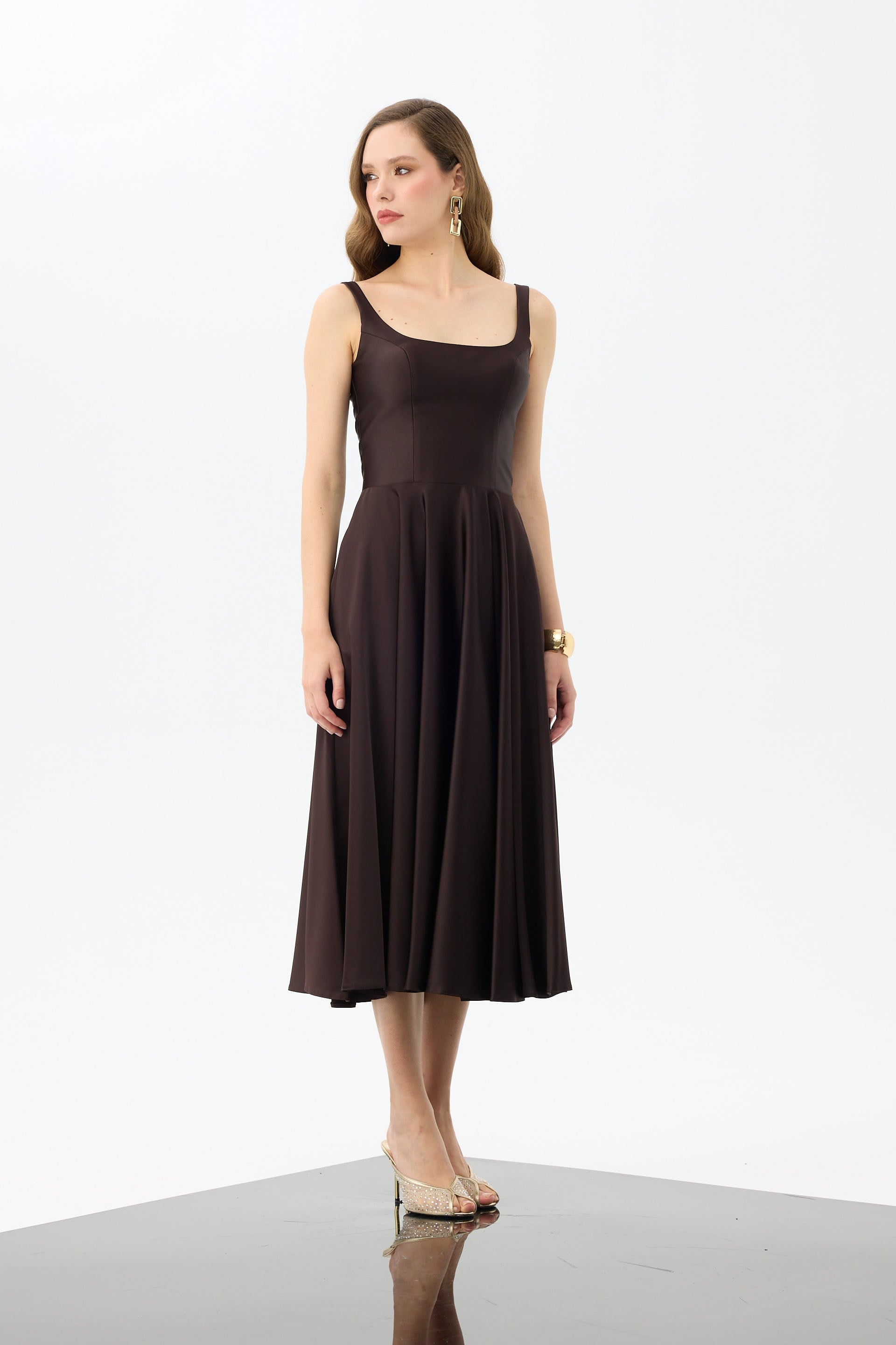 58131-38CARMENCarmen Kahve Sırt Dekolteli Midi Saten Abiye Elbise