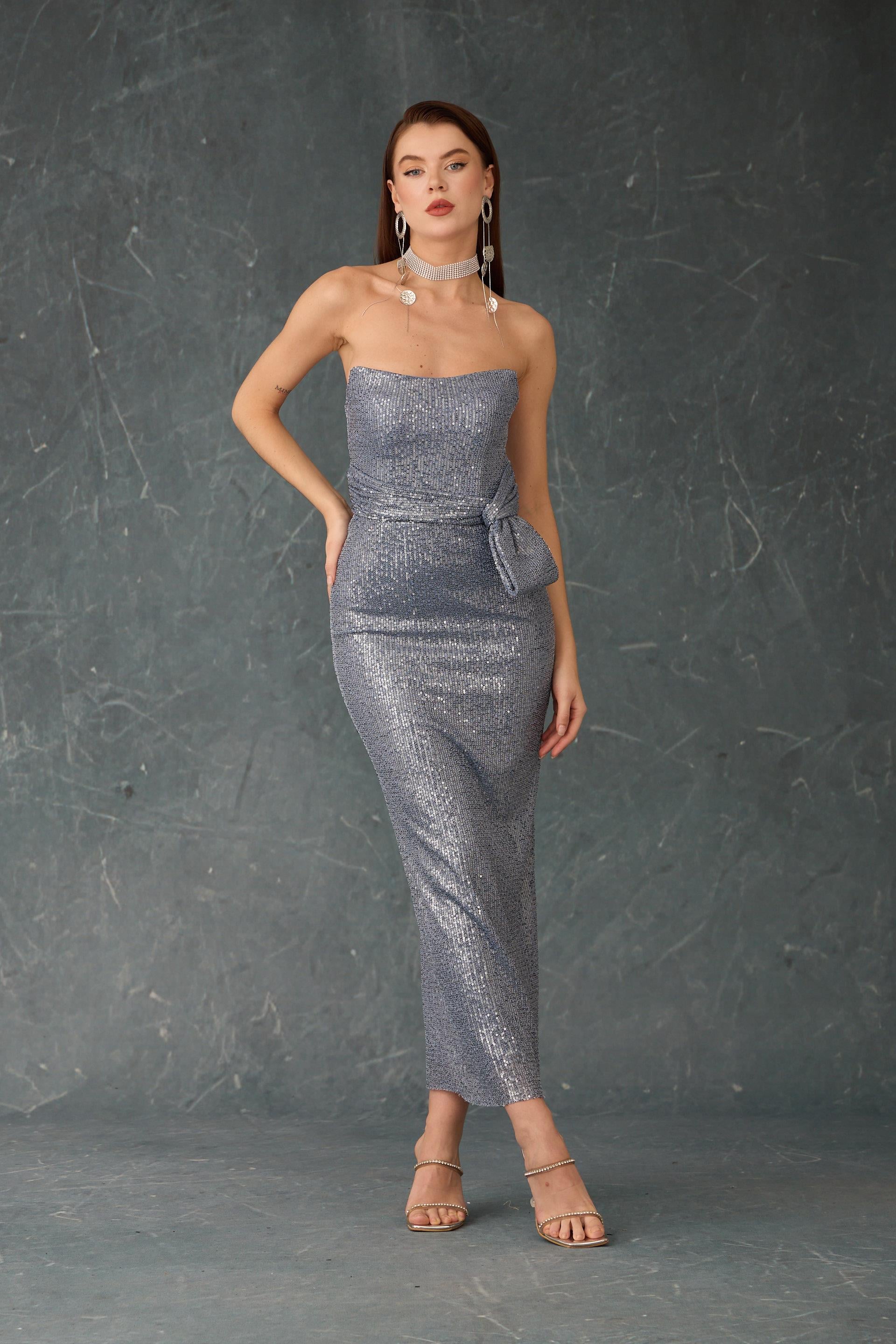 58500-54CARMENCarmen İndigo Straplez Midi Payetli Abiye Elbise
