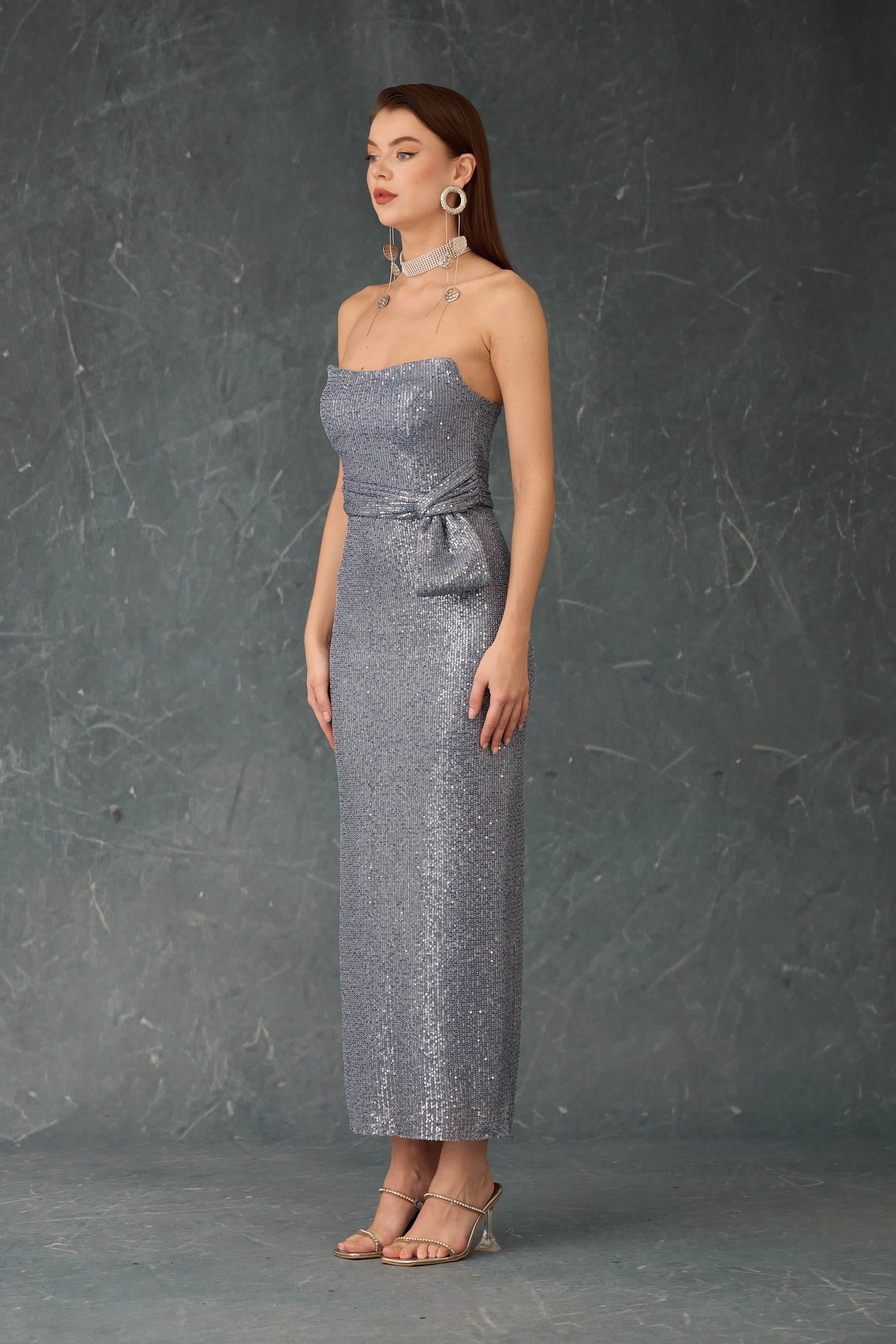 58500-54CARMENCarmen İndigo Straplez Midi Payetli Abiye Elbise