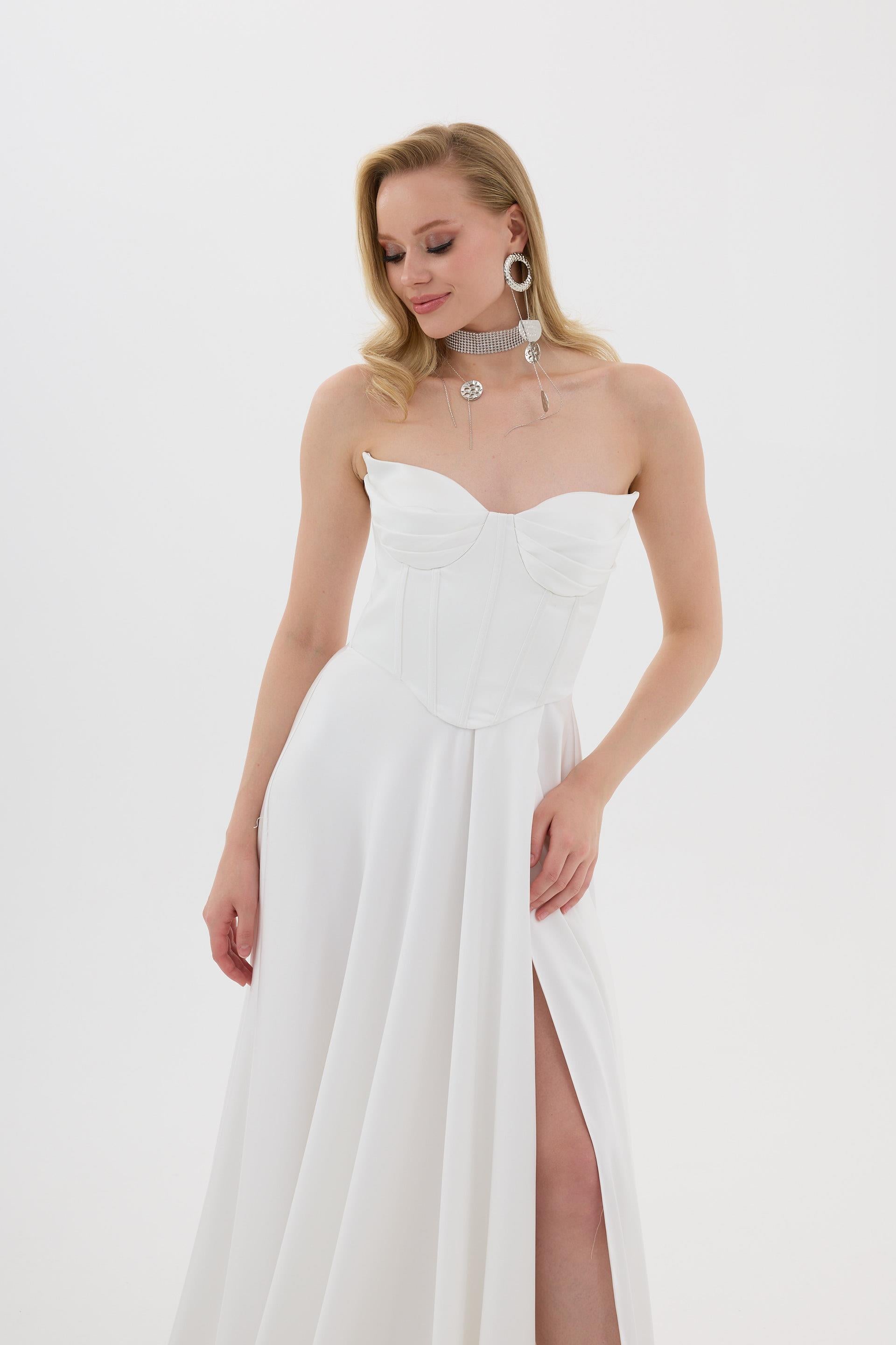 58528-2CARMENCarmen Beyaz Kedi Kulağı Yırtmaçlı Saten Nikah Elbisesi