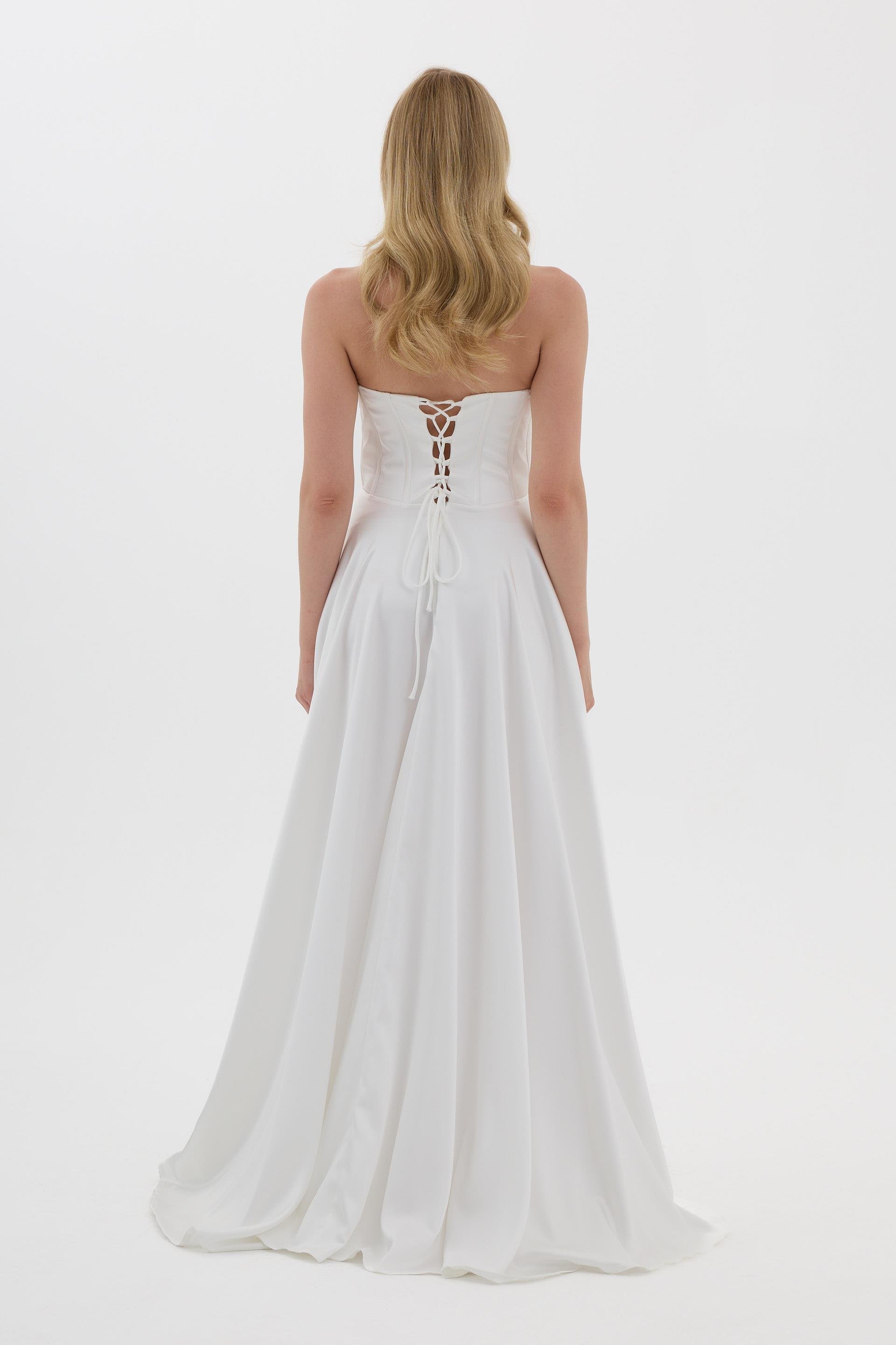 58528-2CARMENCarmen Beyaz Kedi Kulağı Yırtmaçlı Saten Nikah Elbisesi