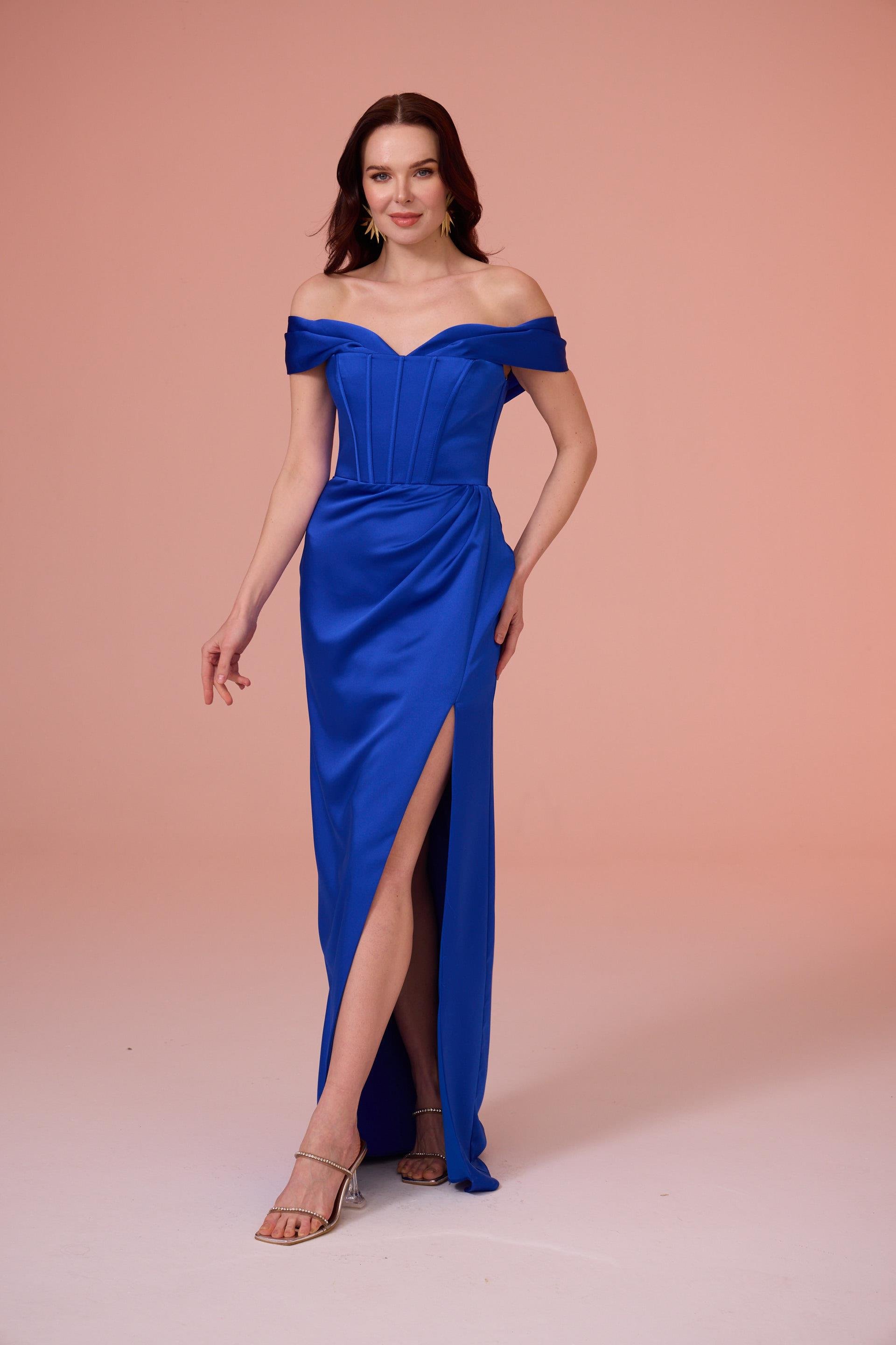 58537-25CARMENCarmen Saks Balenli Yırtmaçlı Saten Abiye Elbise