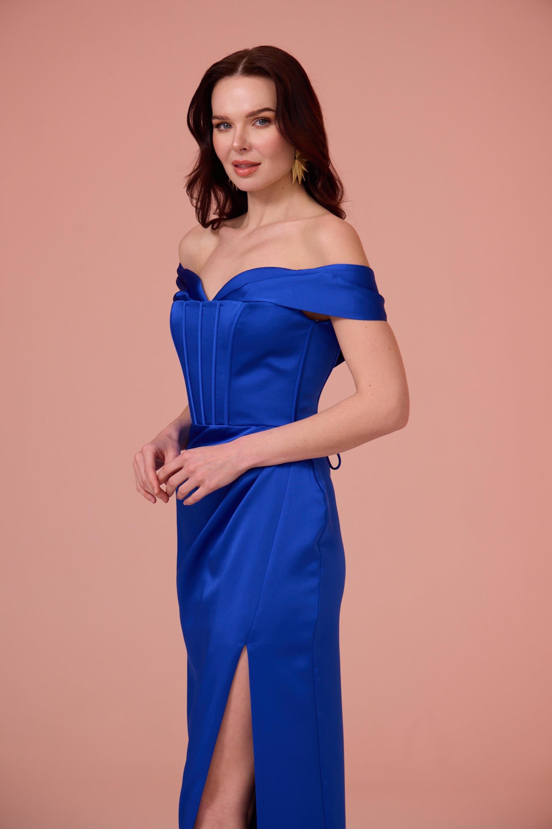 58537-25CARMENCarmen Saks Balenli Yırtmaçlı Saten Abiye Elbise