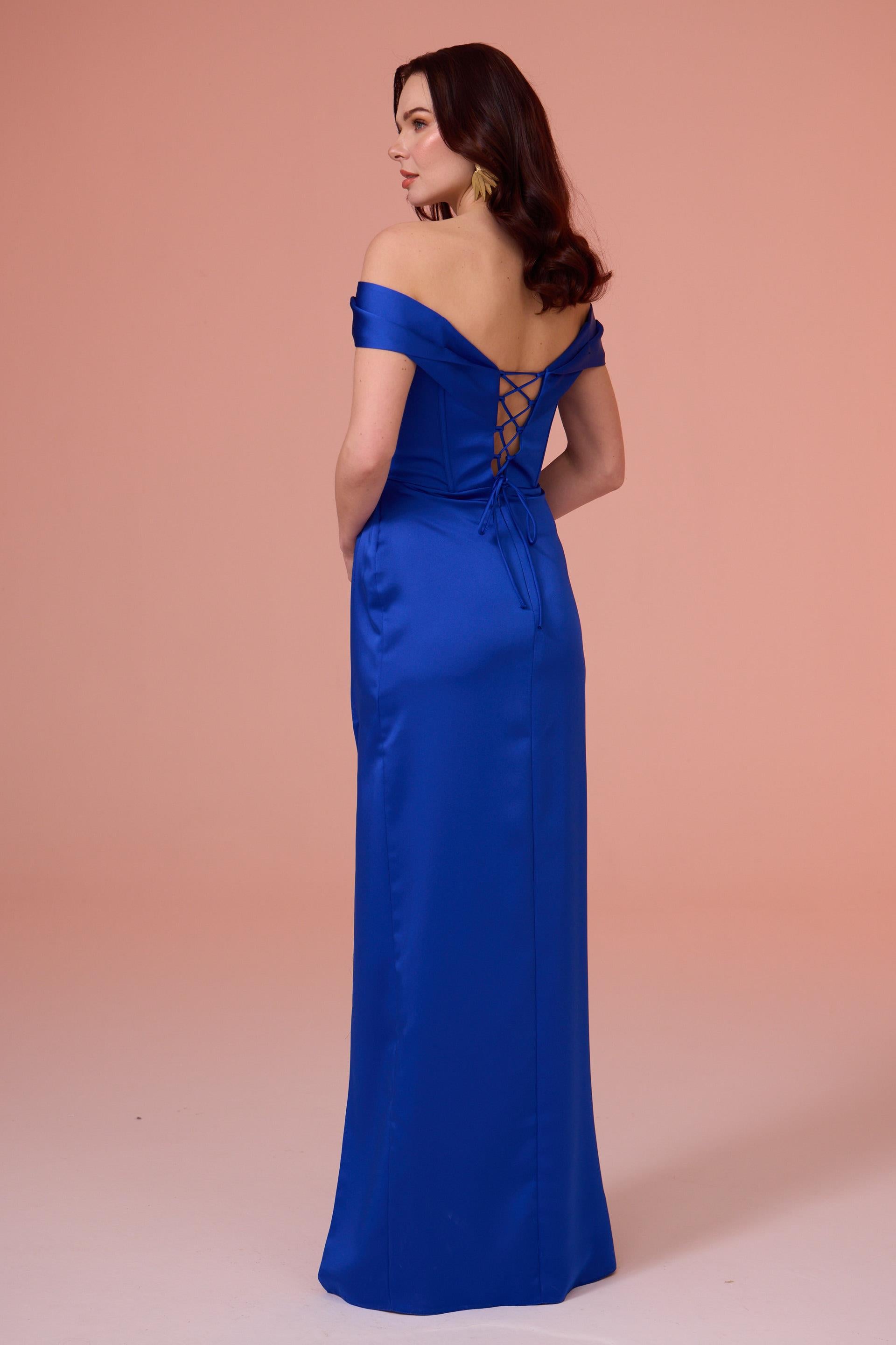 58537-25CARMENCarmen Saks Balenli Yırtmaçlı Saten Abiye Elbise