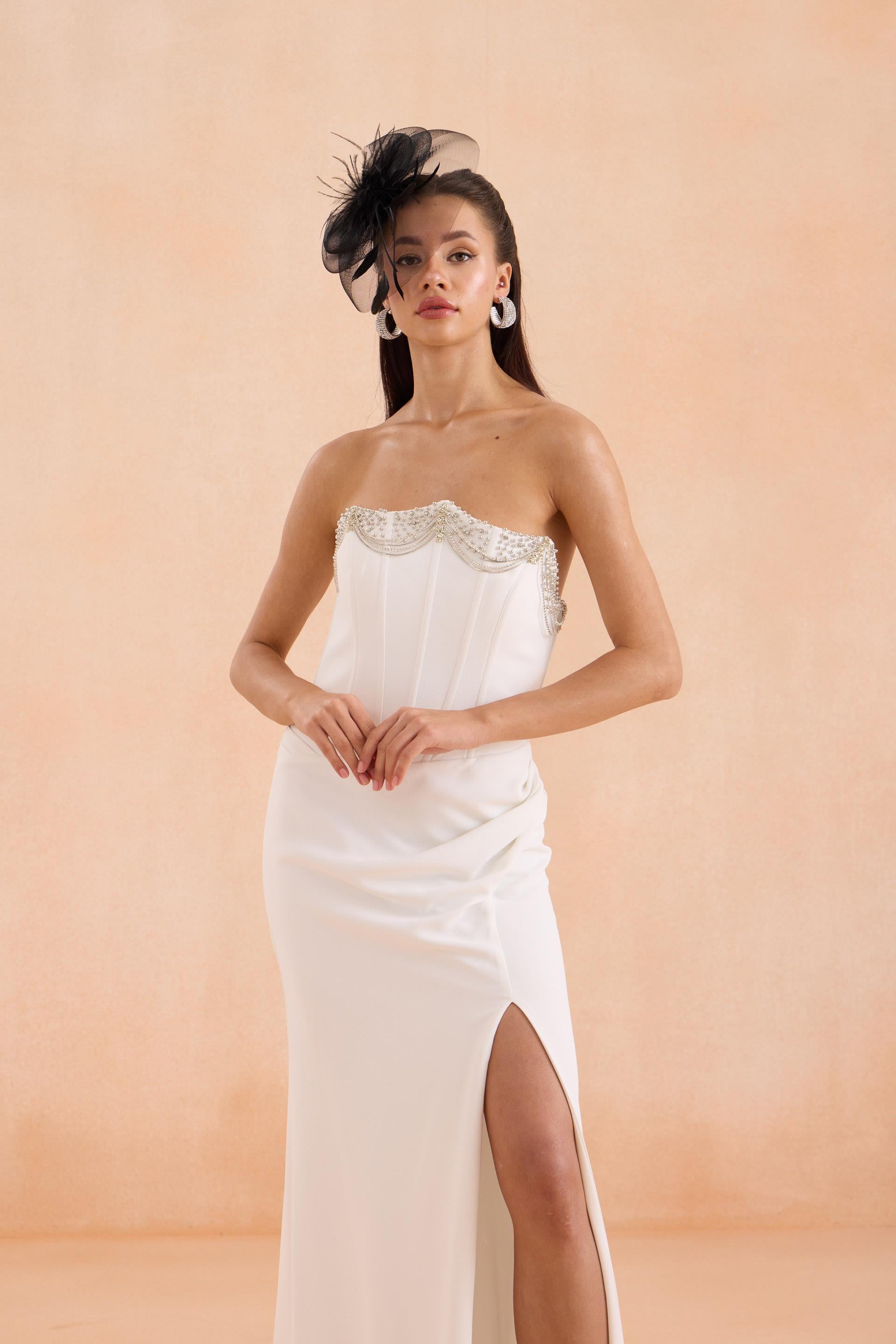 58551-2CARMENCarmen Beyaz Straplez İşlemeli Krep Nikah Elbisesi