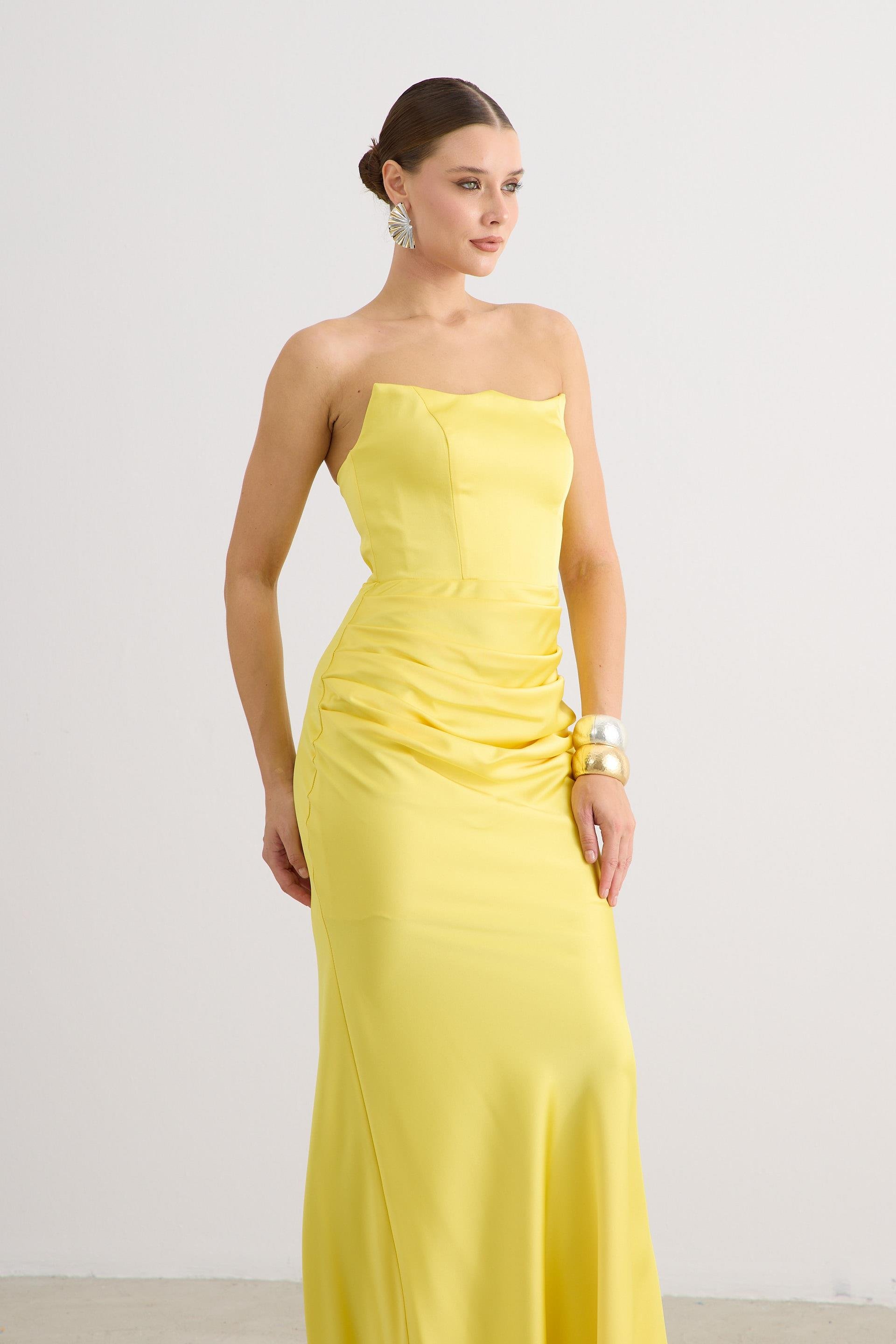 58565-26CARMENCarmen Sarı Straplez Uzun Saten Abiye Elbise
